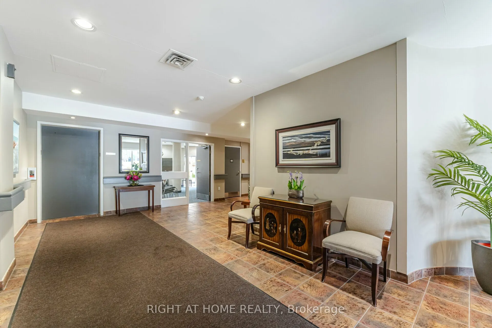 1387 Bayview Avenue #306