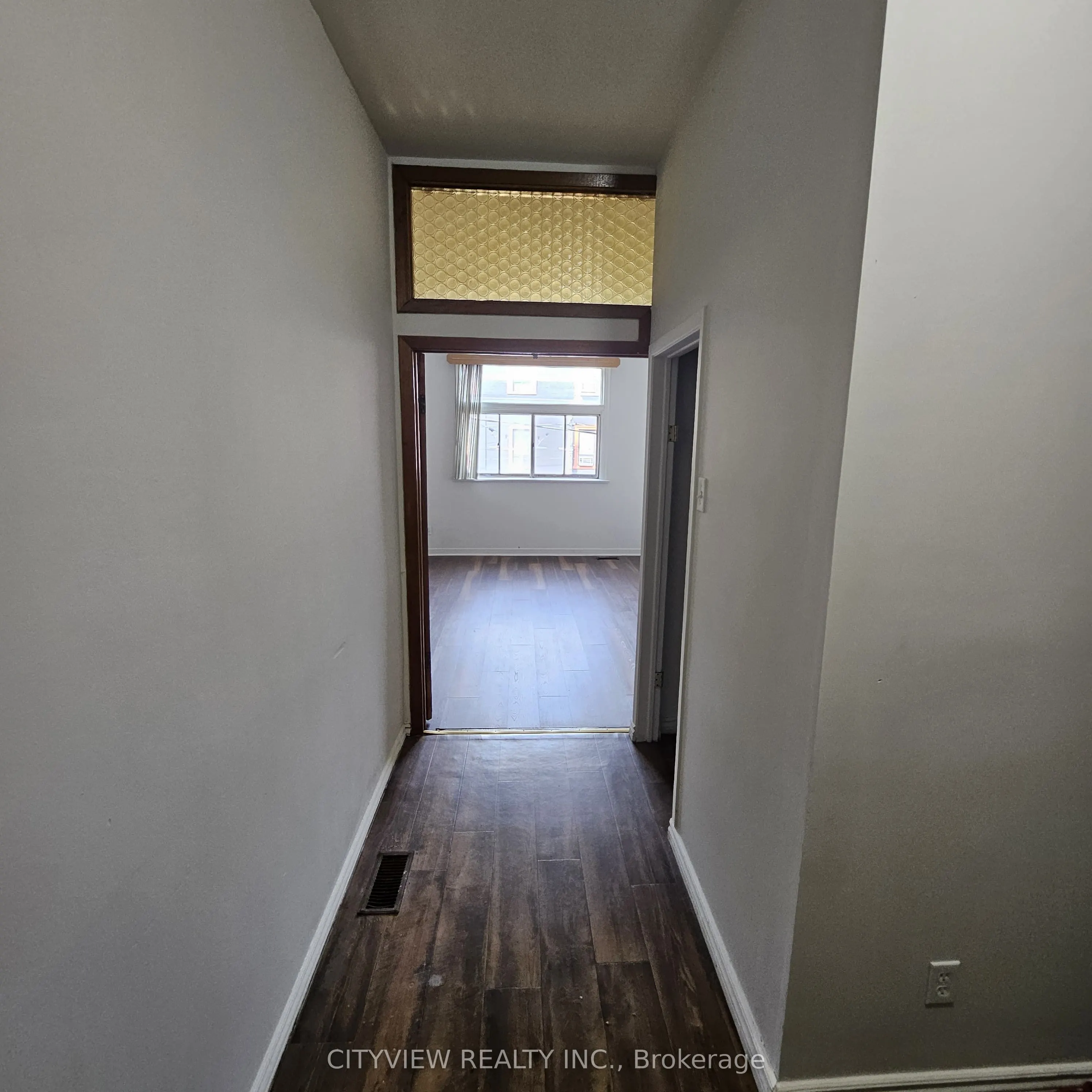 381 Dundas Street E