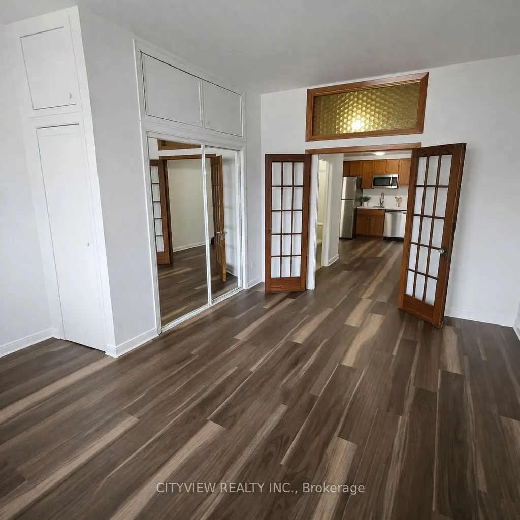 381 Dundas Street E