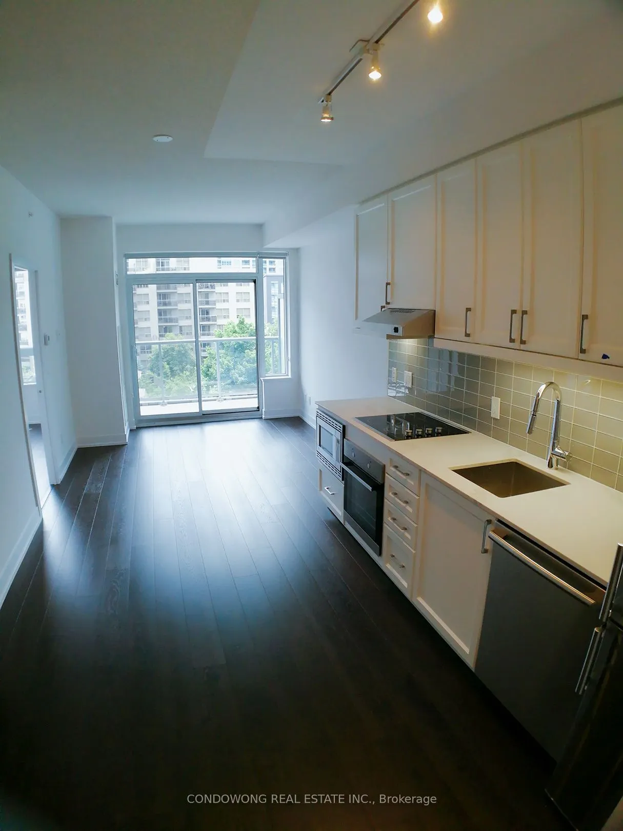 7 Kenaston Gardens #325