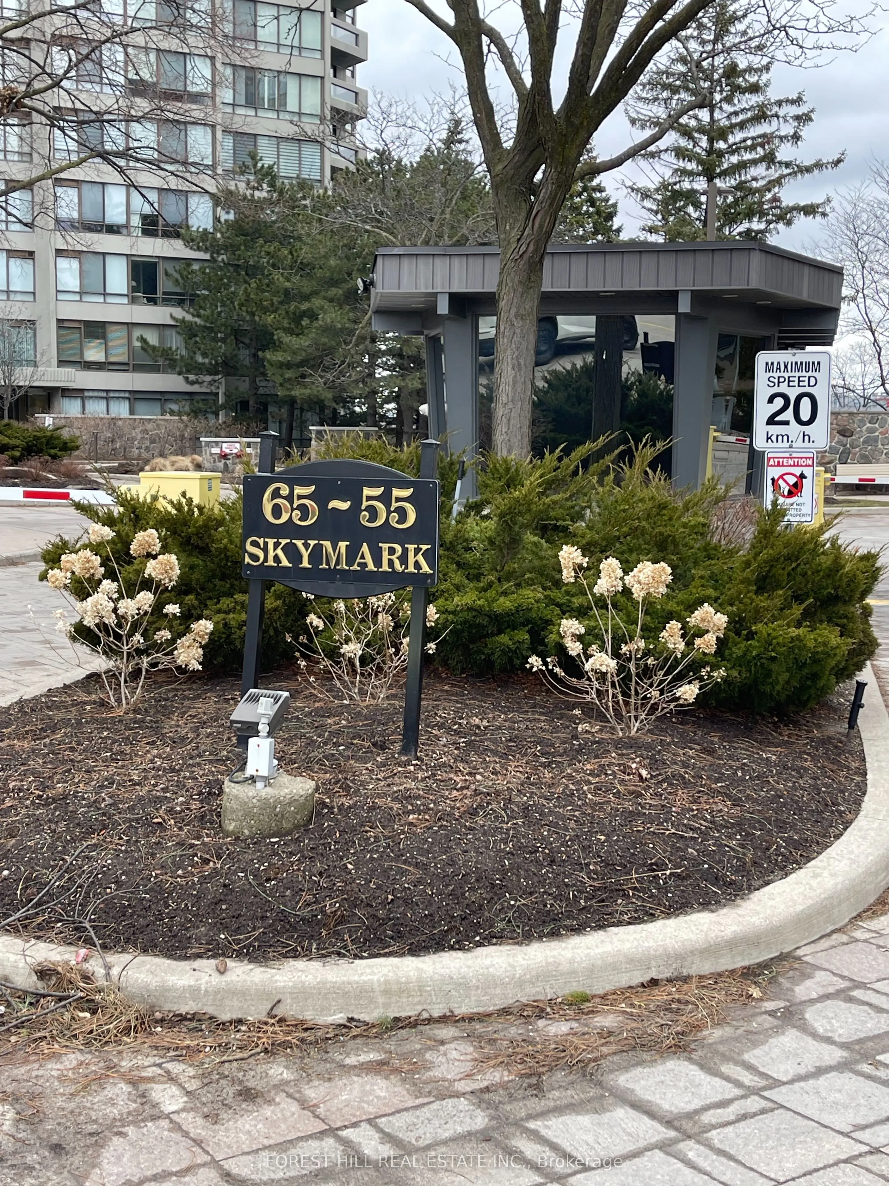 65 Skymark Drive #1406