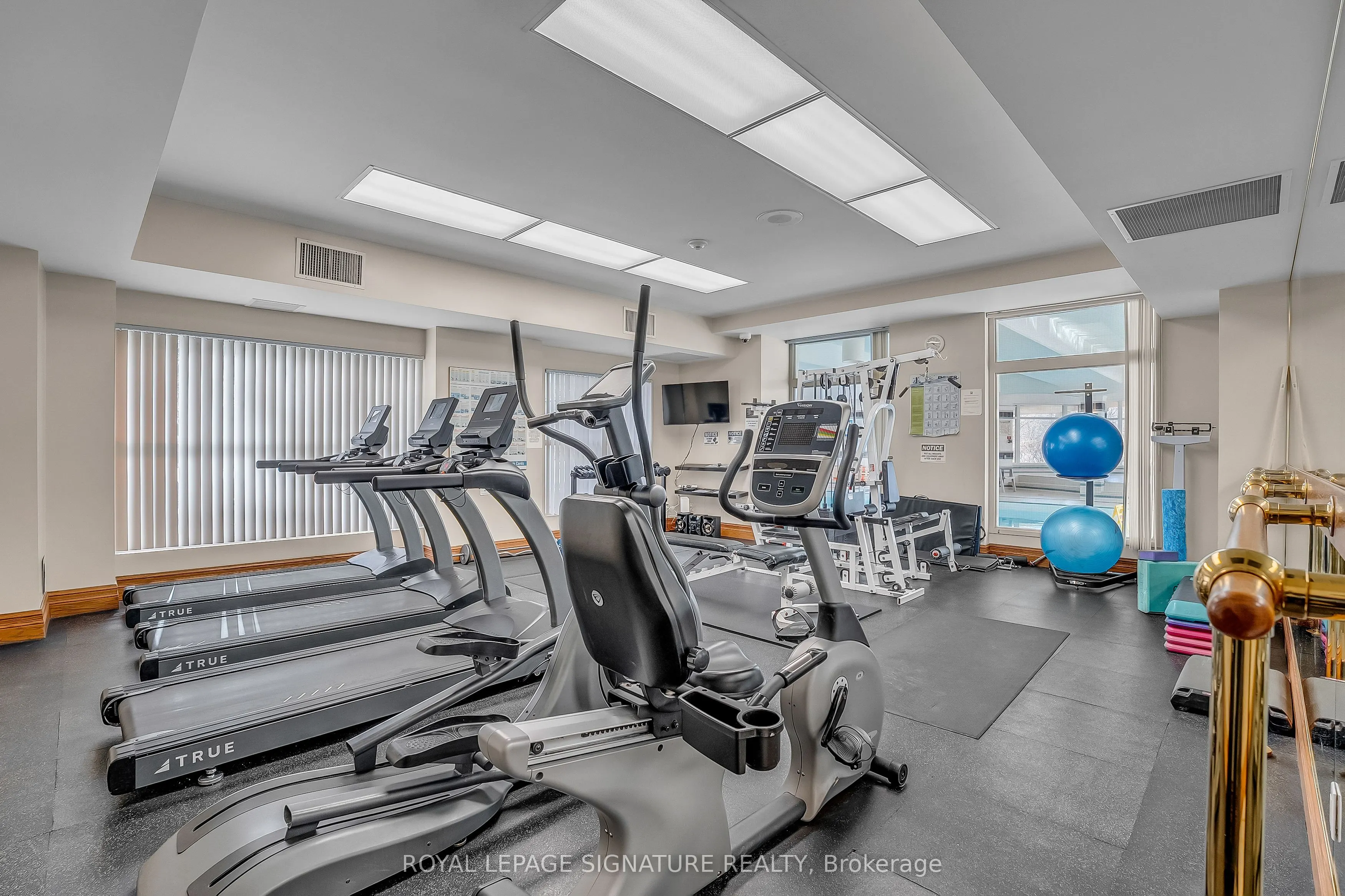 18 Concorde Place #411