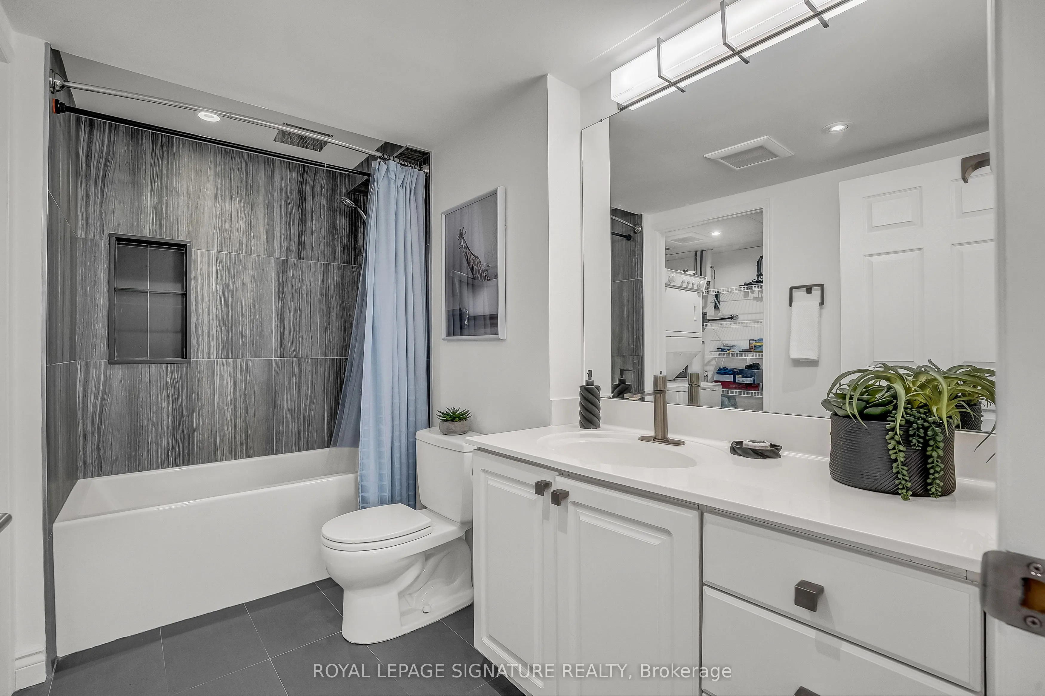 18 Concorde Place #411