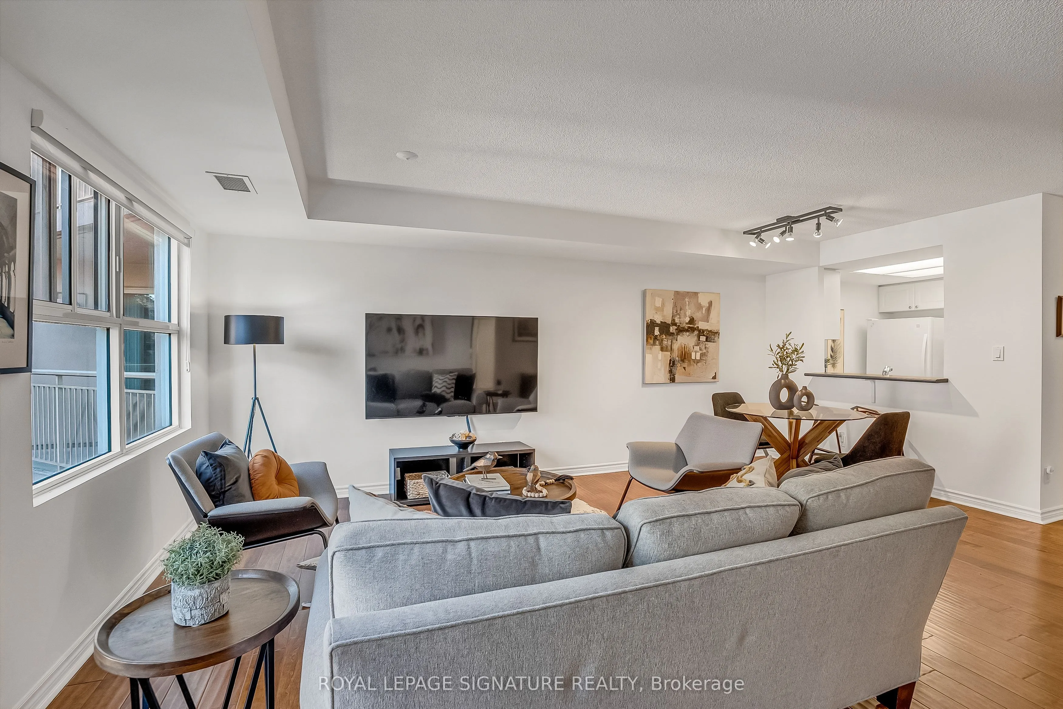 18 Concorde Place #411