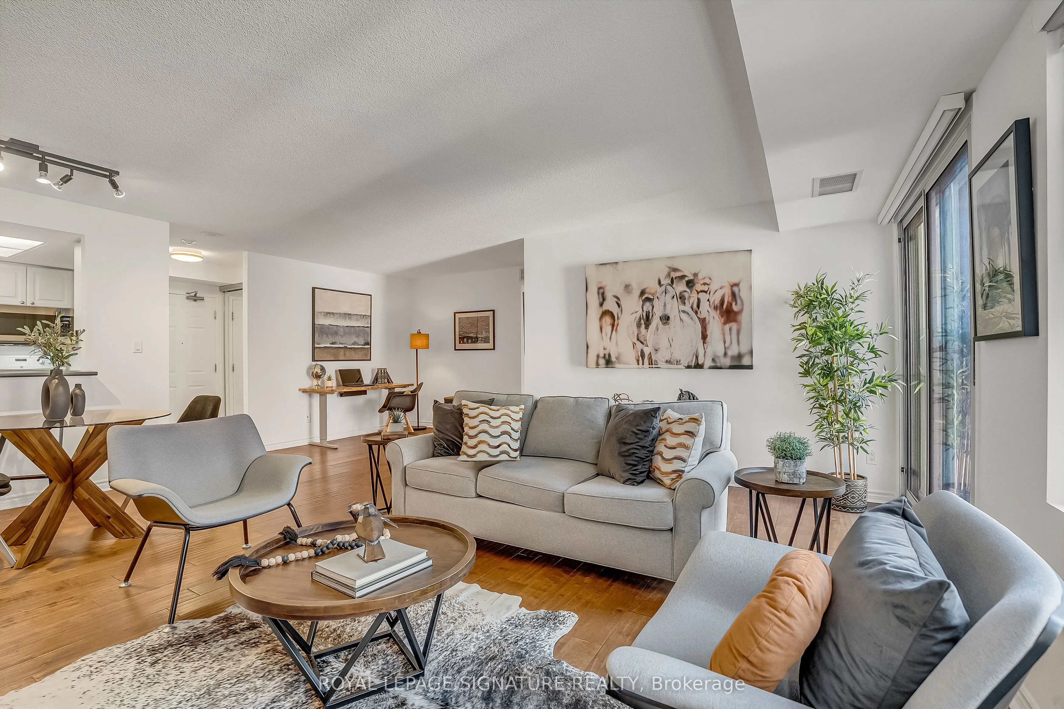 18 Concorde Place #411