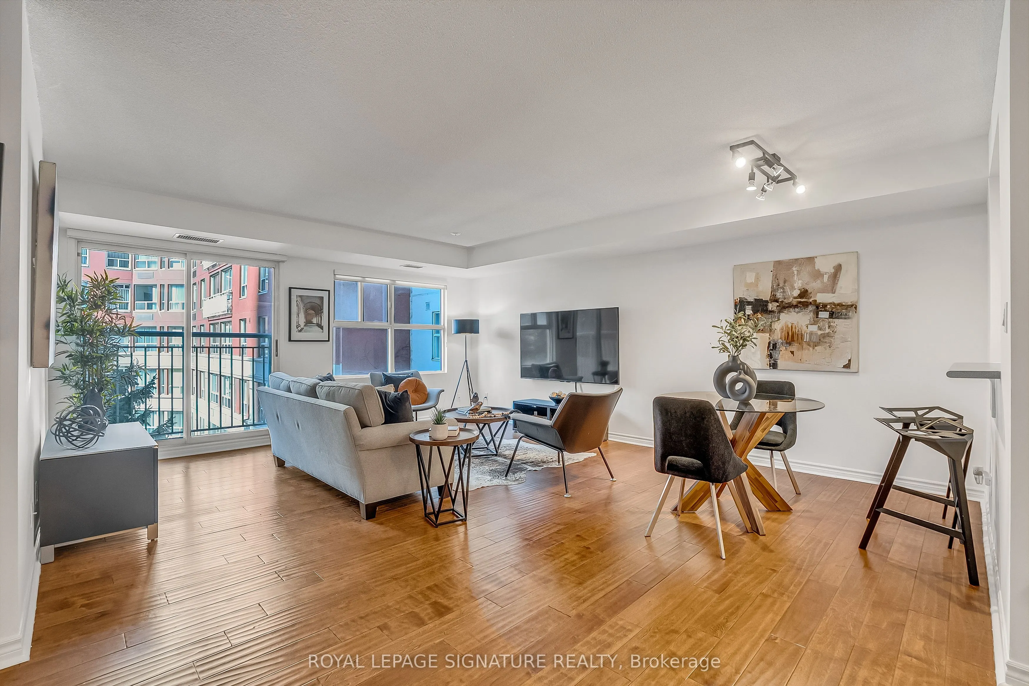18 Concorde Place #411