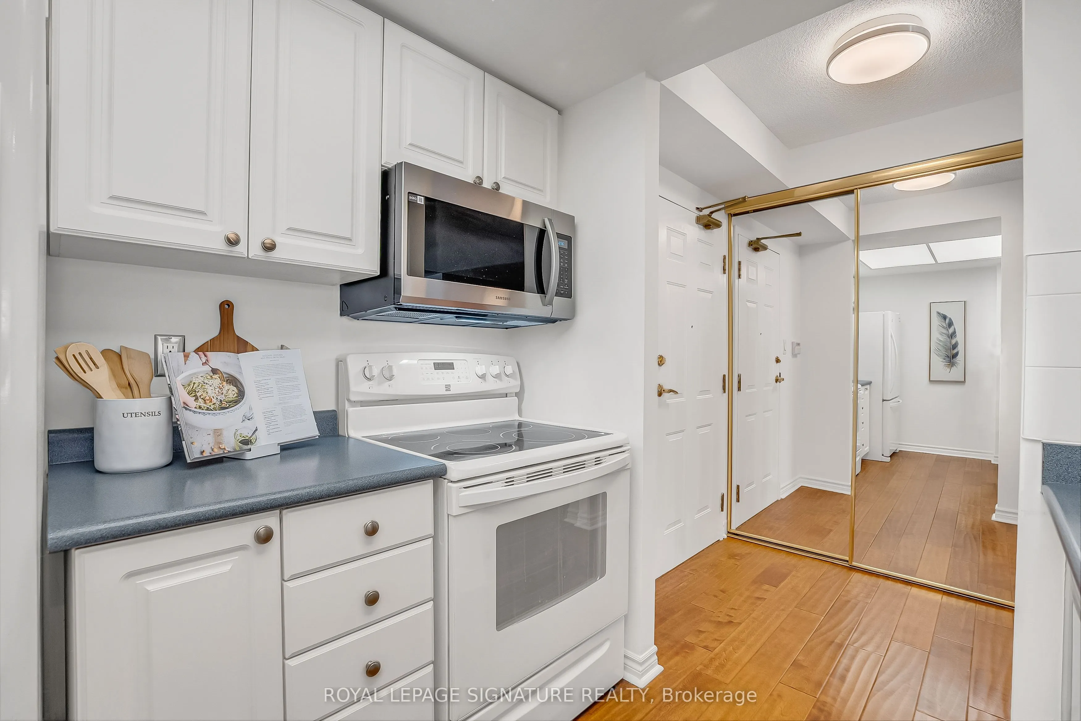 18 Concorde Place #411