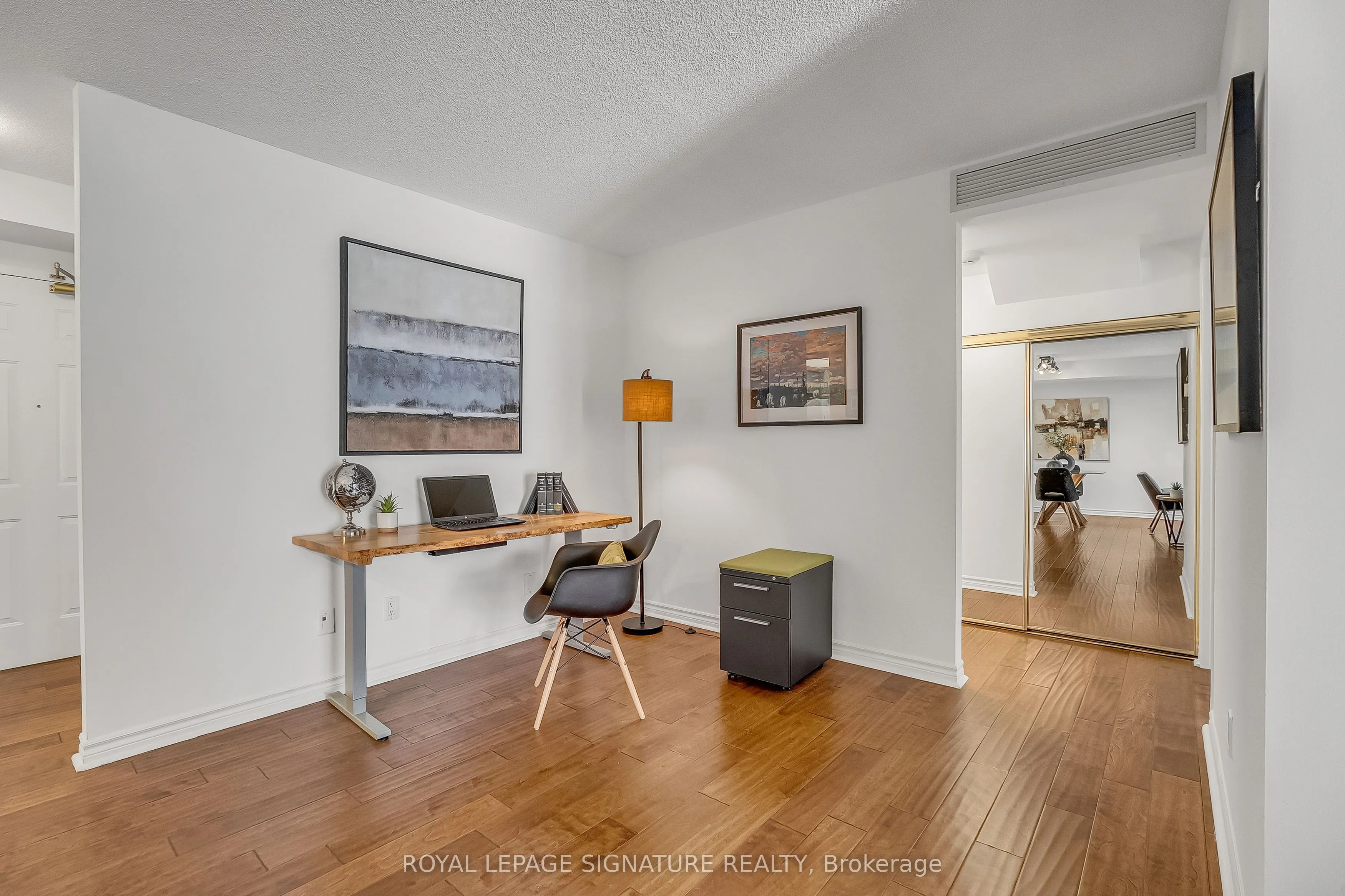 18 Concorde Place #411