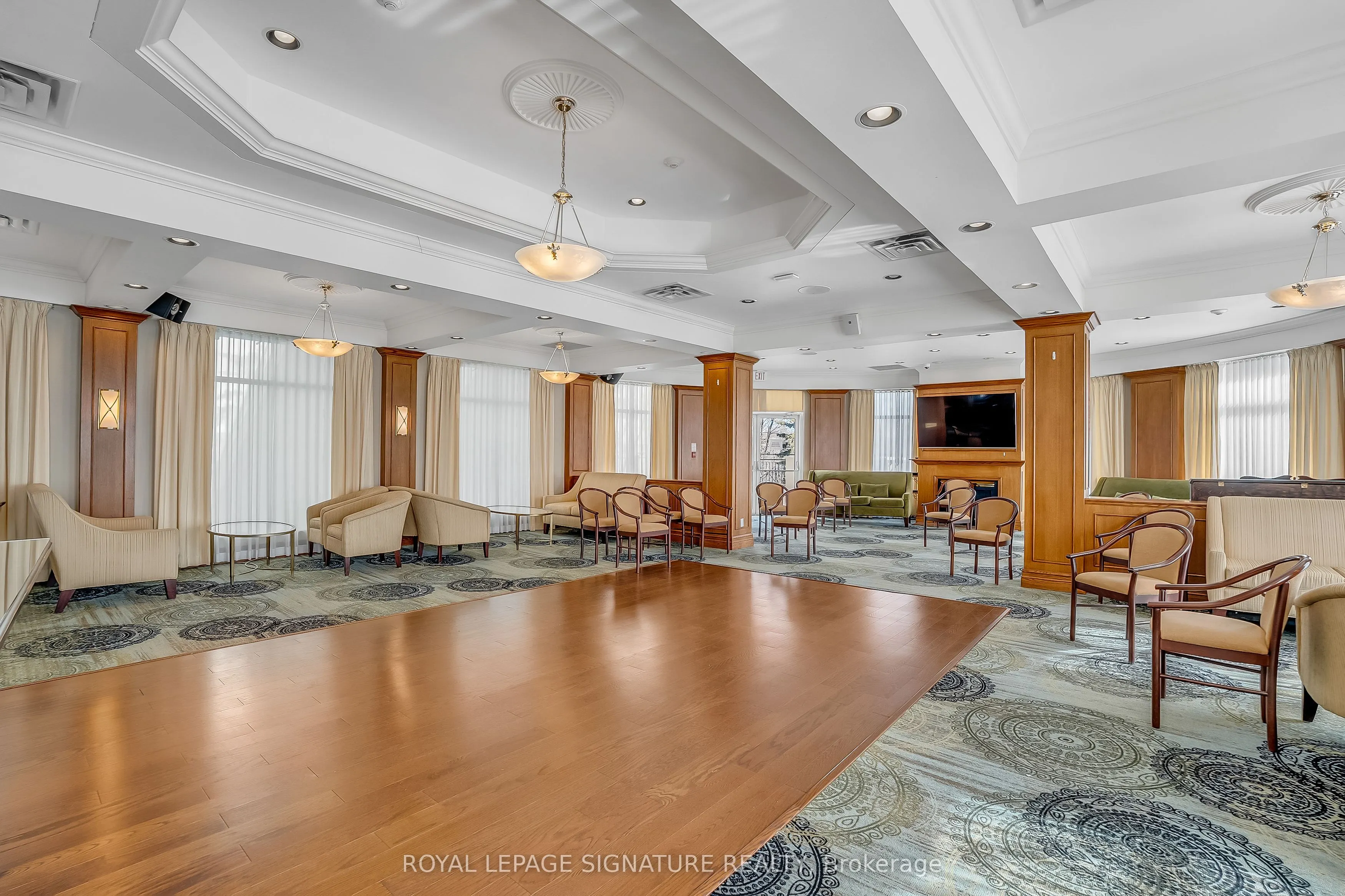 18 Concorde Place #411