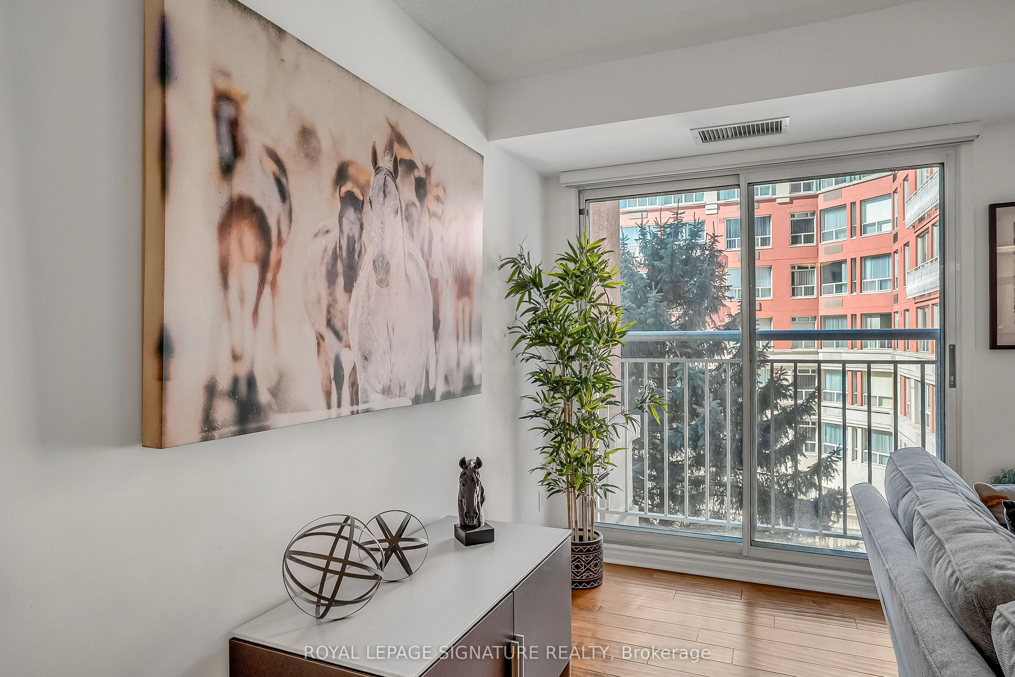 18 Concorde Place #411