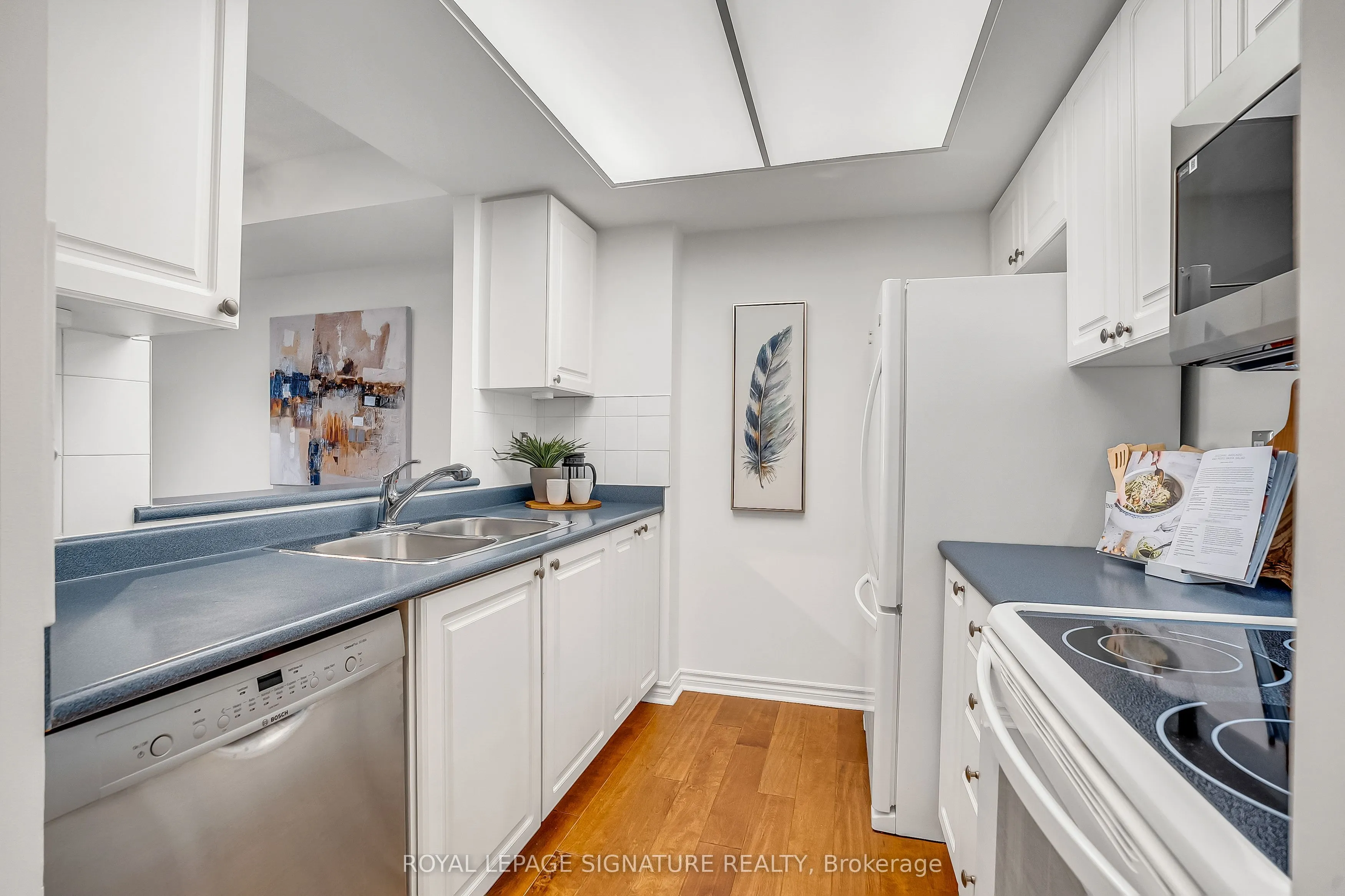 18 Concorde Place #411