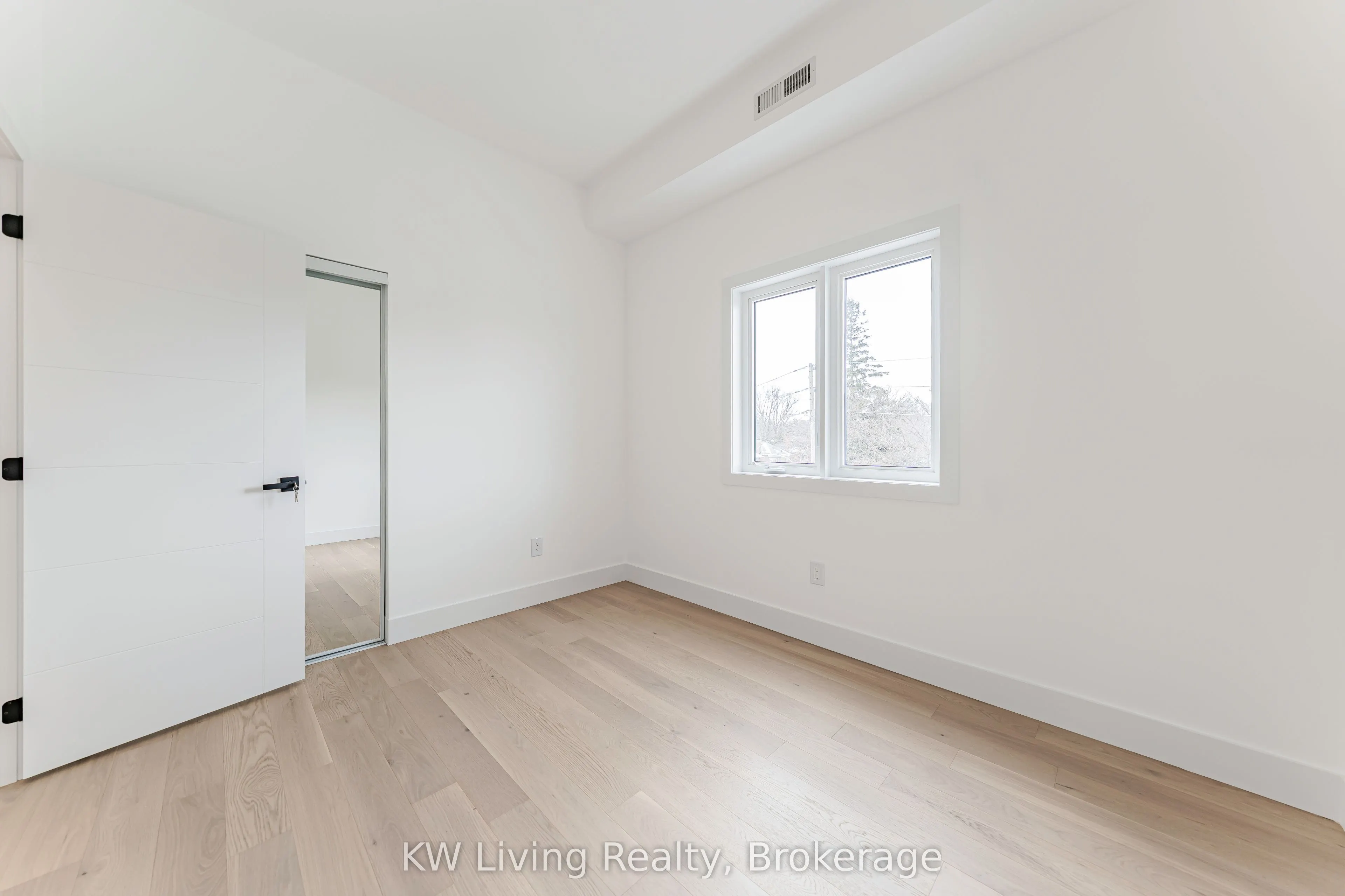 712 Eglinton Avenue E
