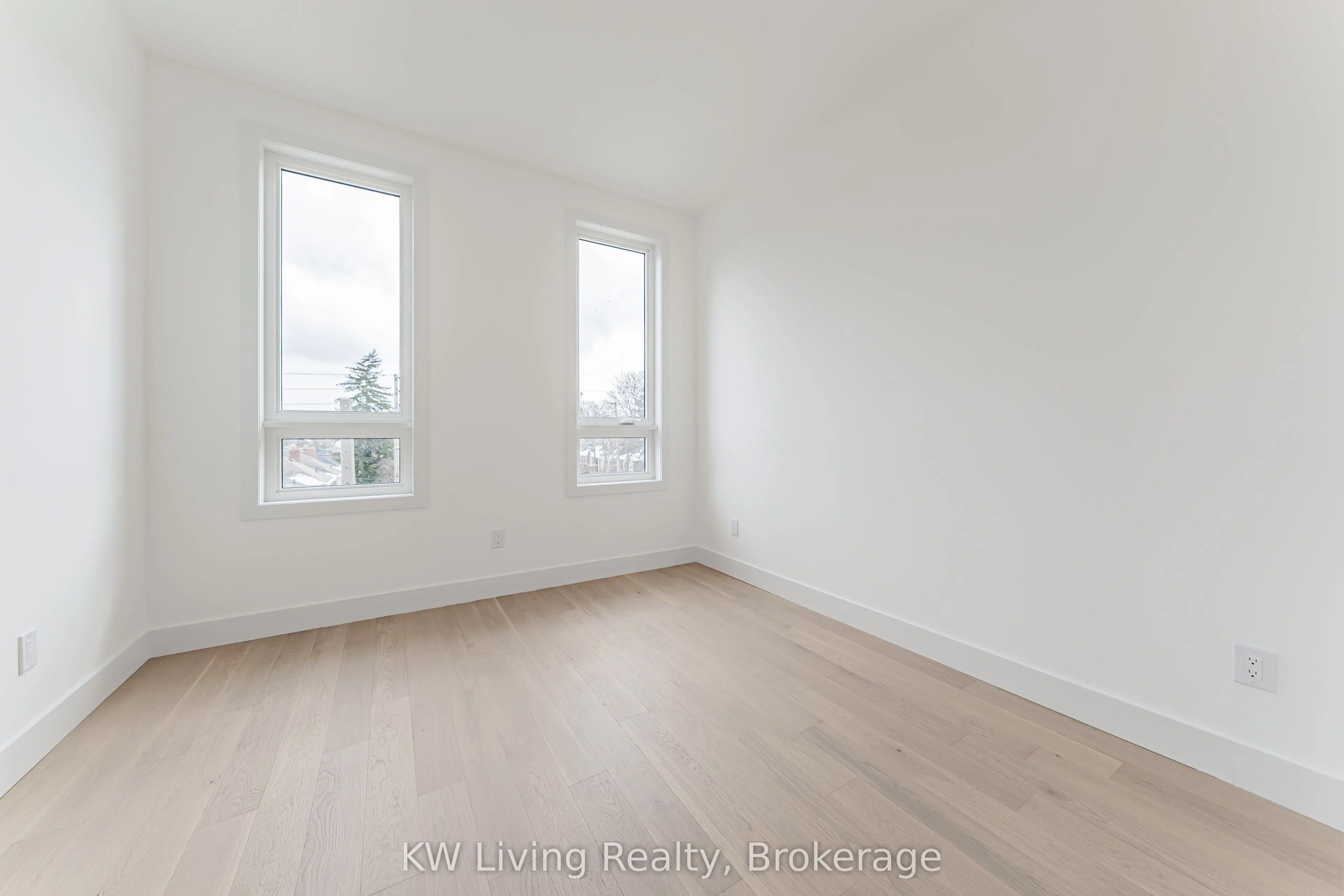 712 Eglinton Avenue E