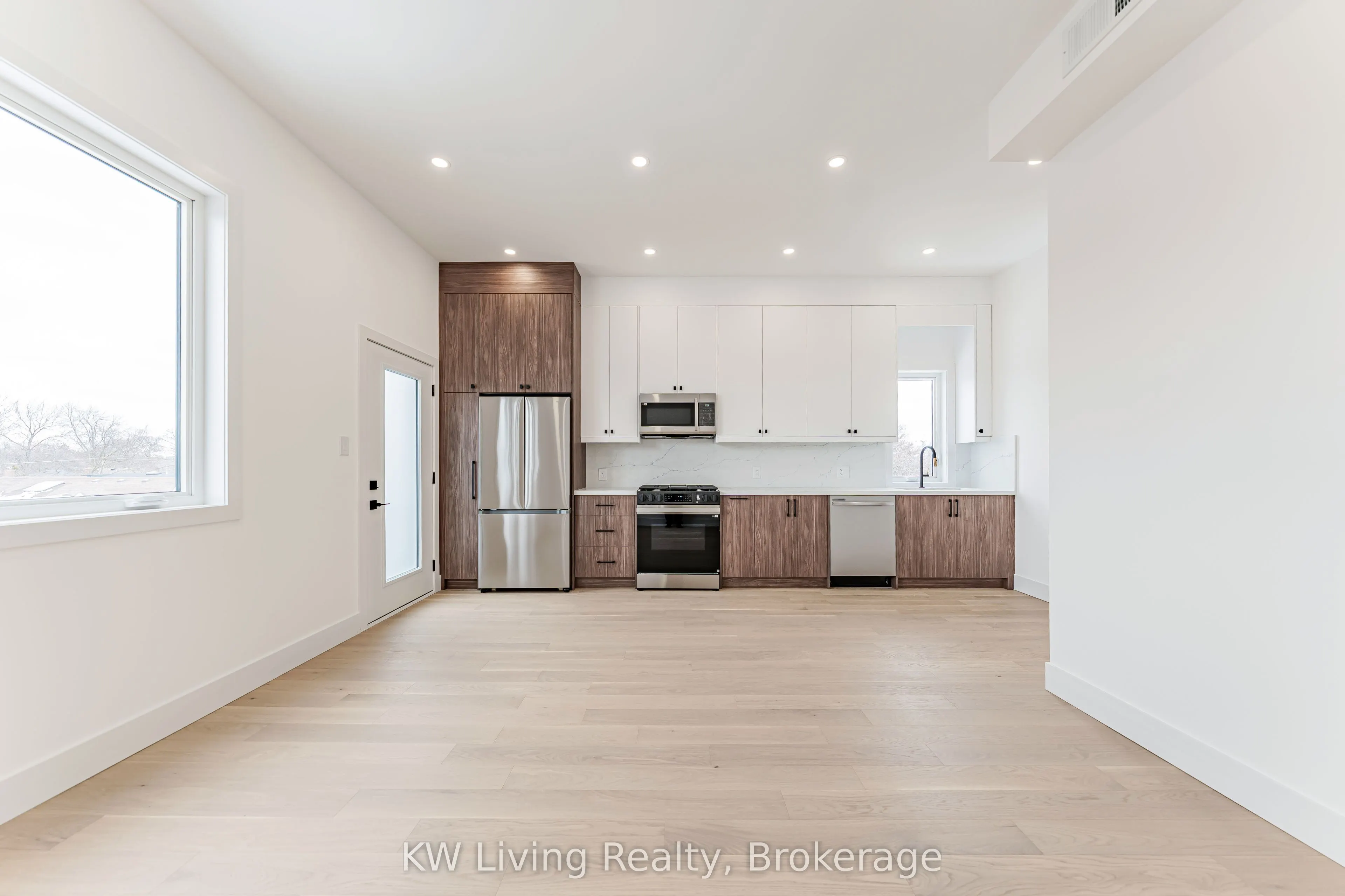 712 Eglinton Avenue E