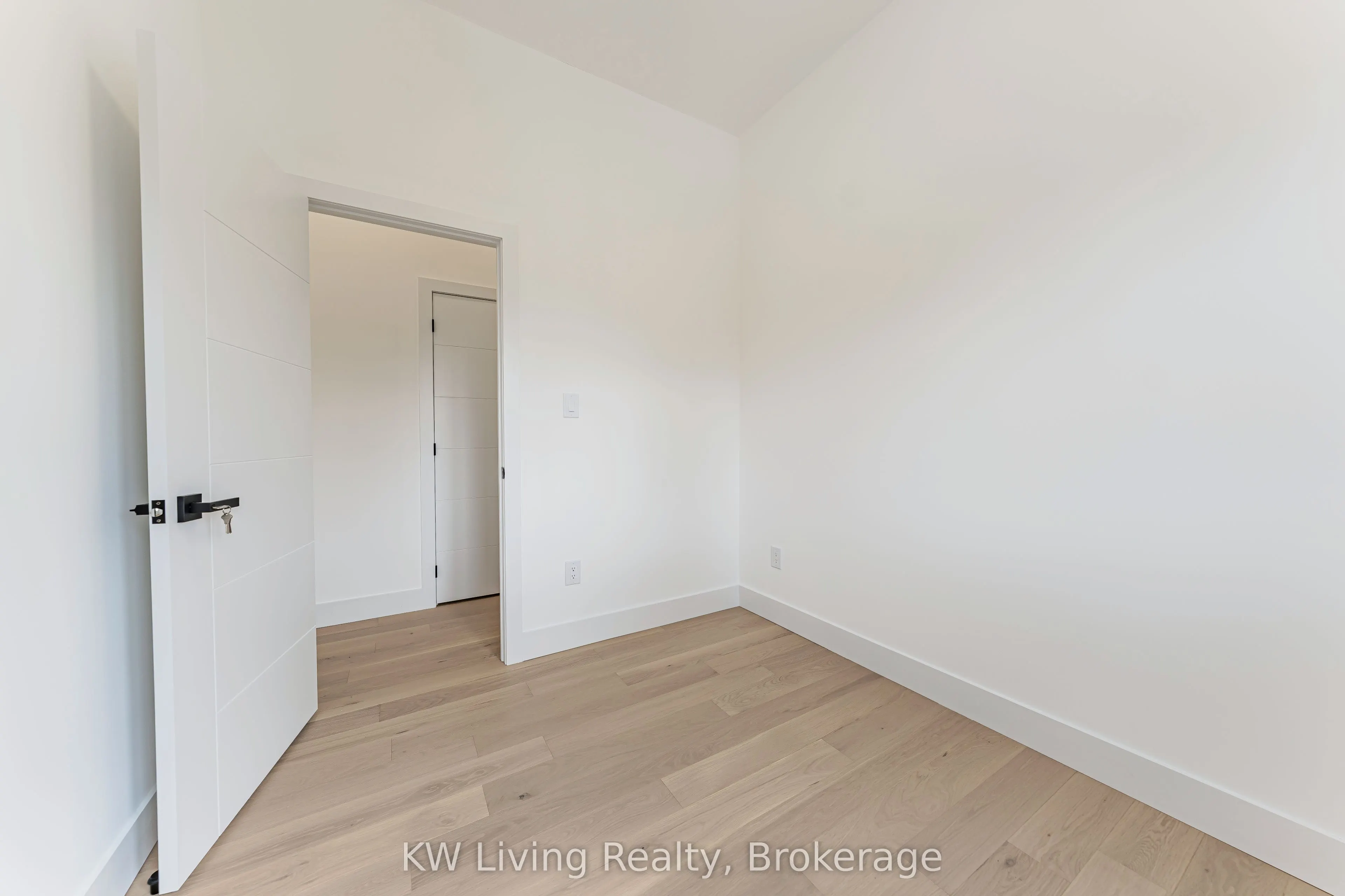 712 Eglinton Avenue E