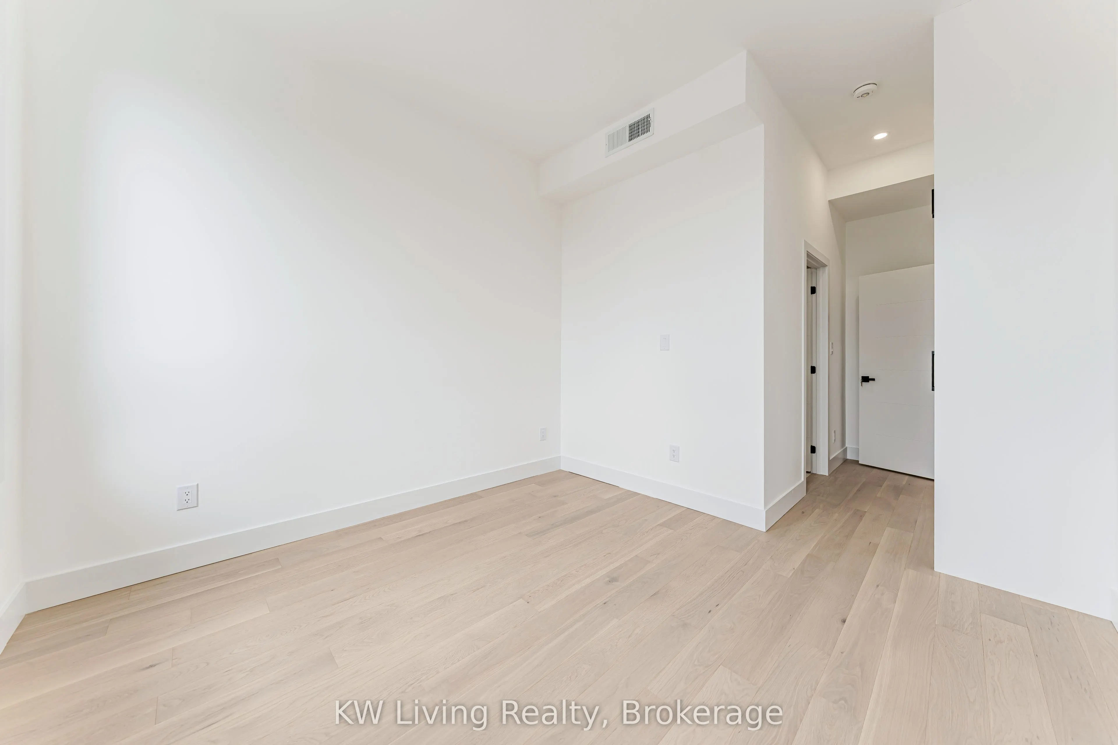 712 Eglinton Avenue E