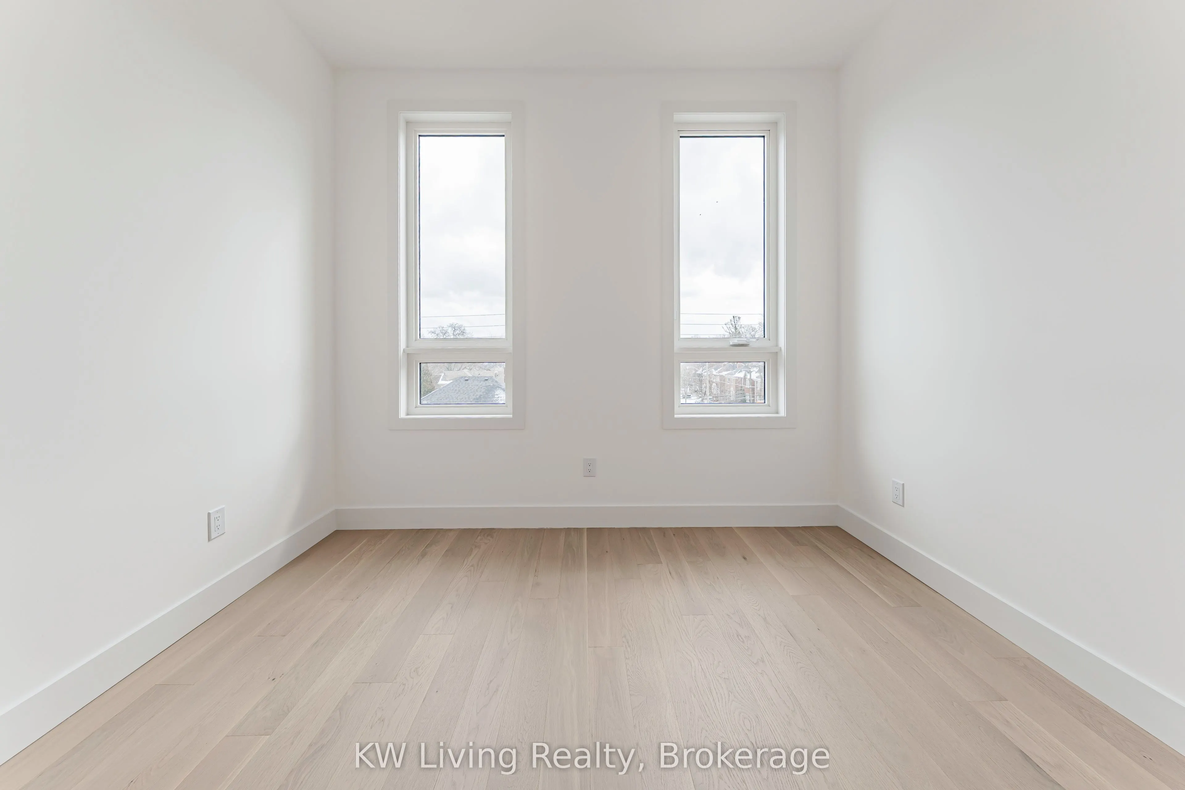 712 Eglinton Avenue E