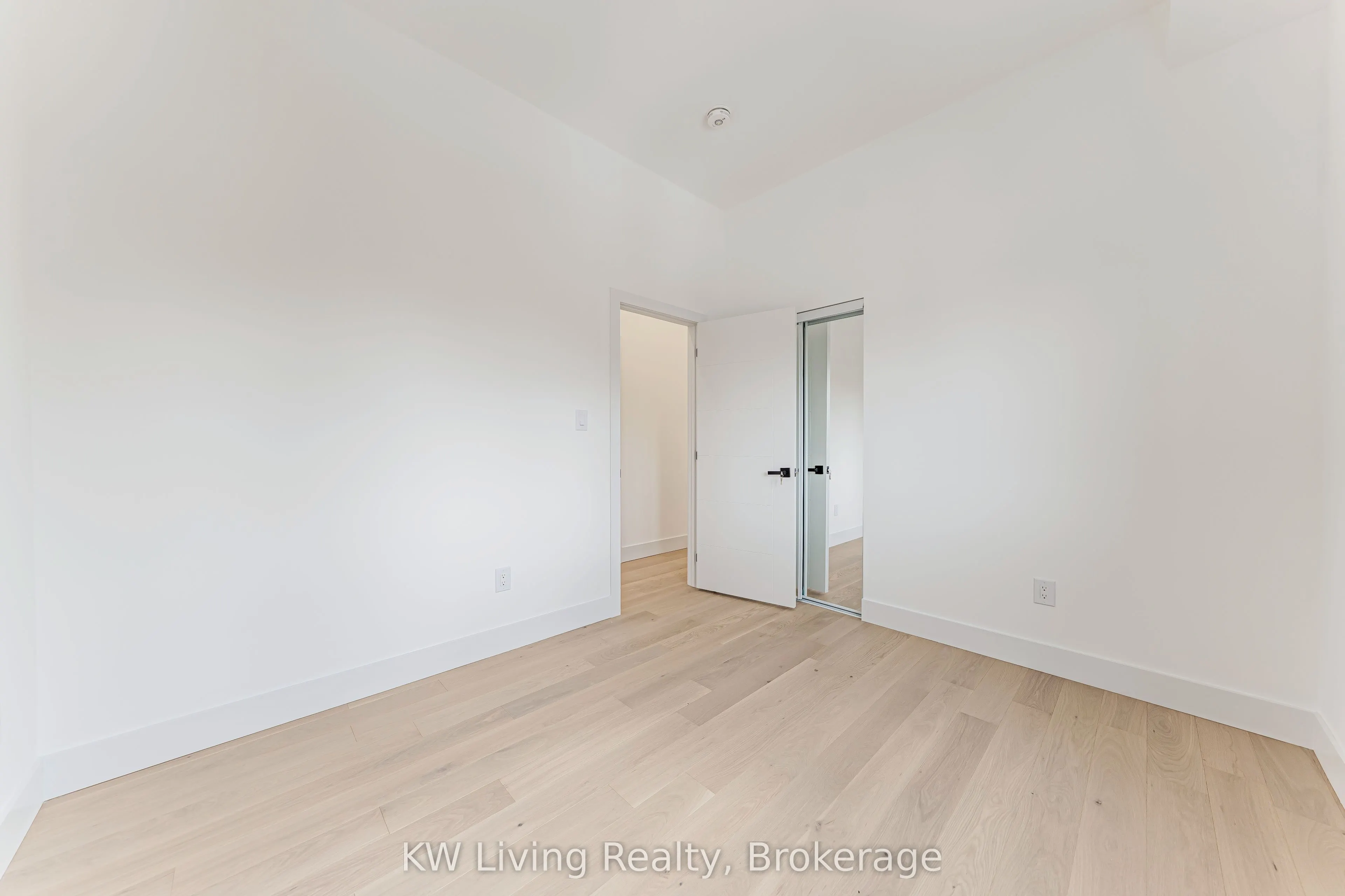 712 Eglinton Avenue E