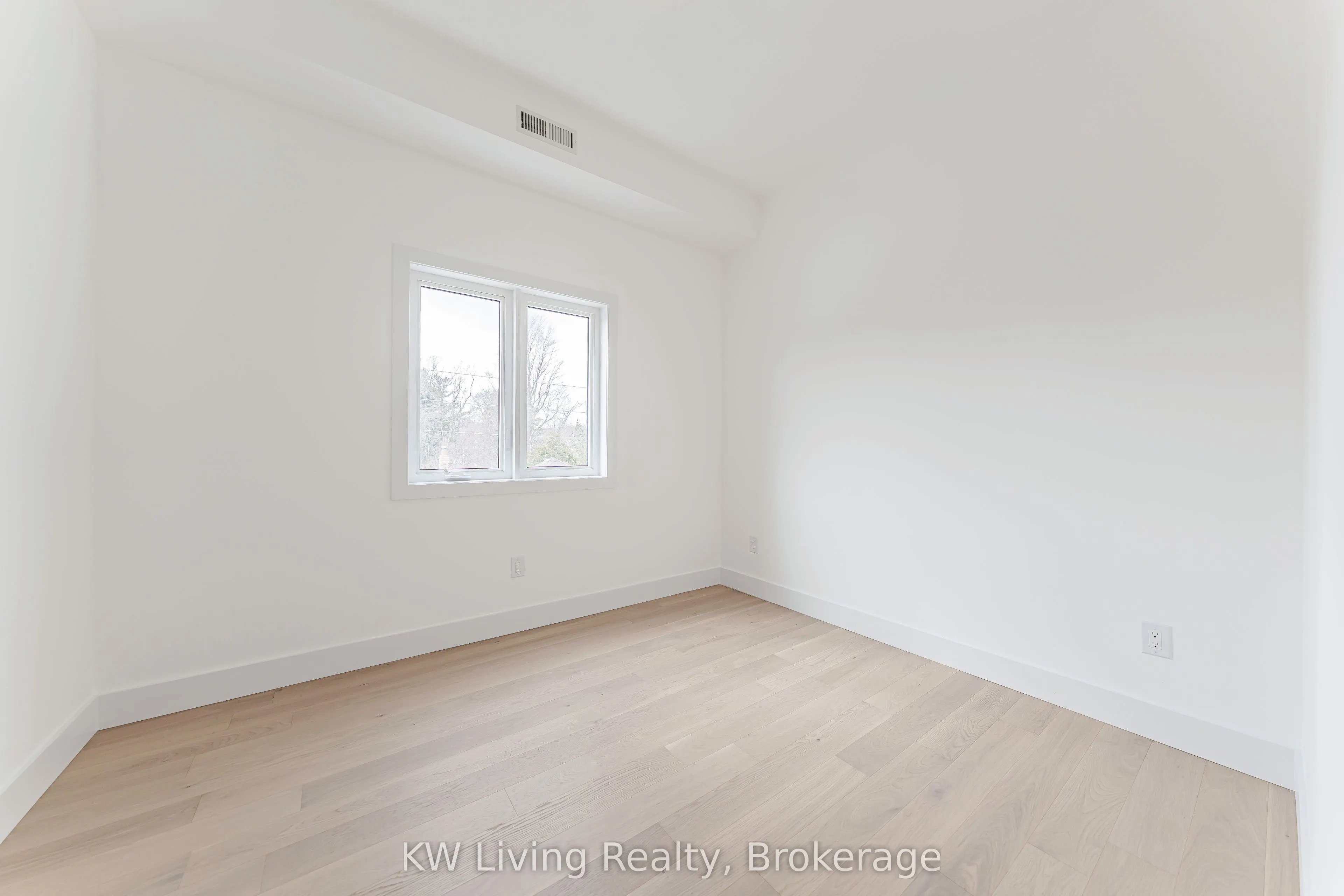 712 Eglinton Avenue E