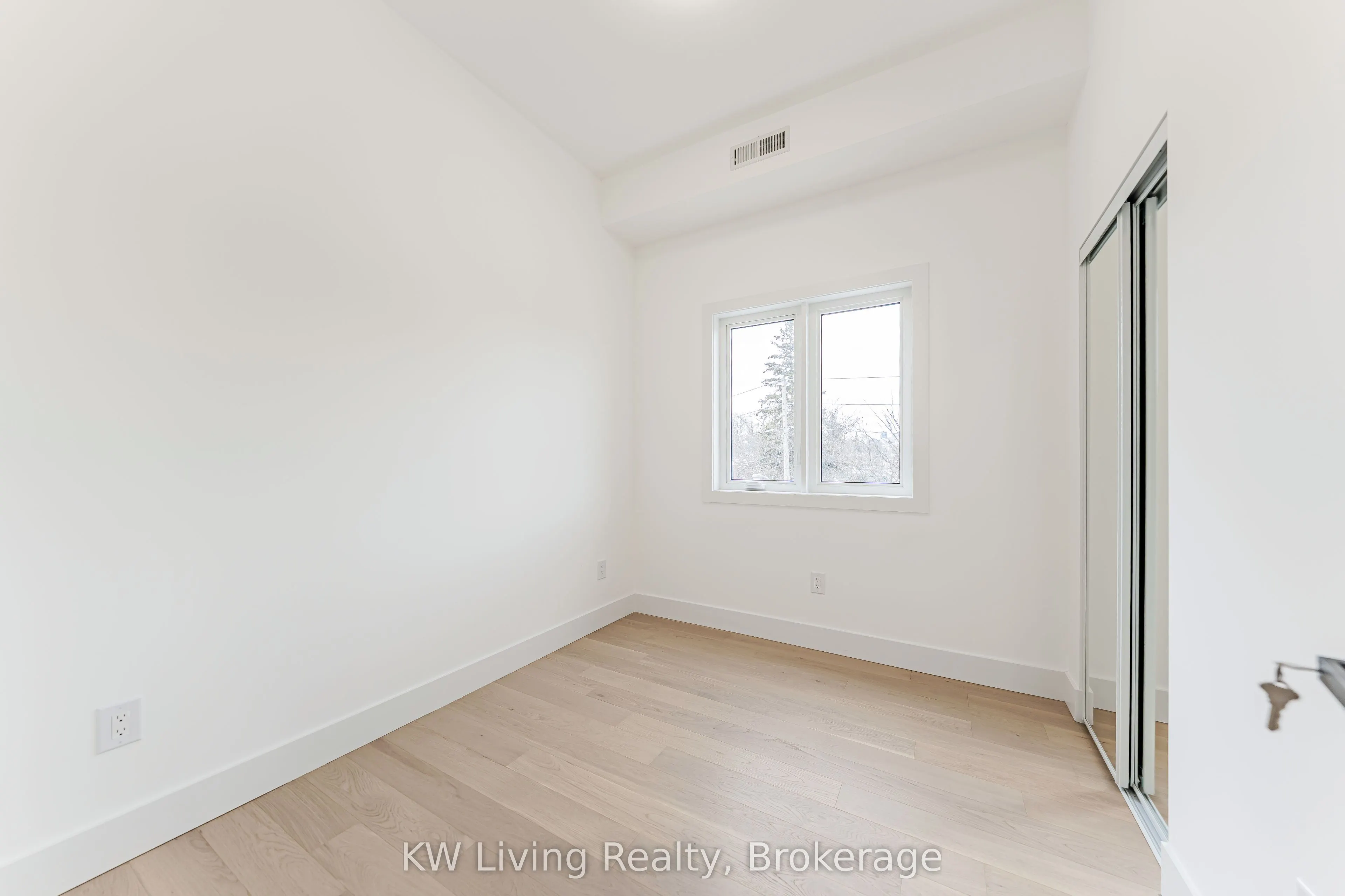 712 Eglinton Avenue E