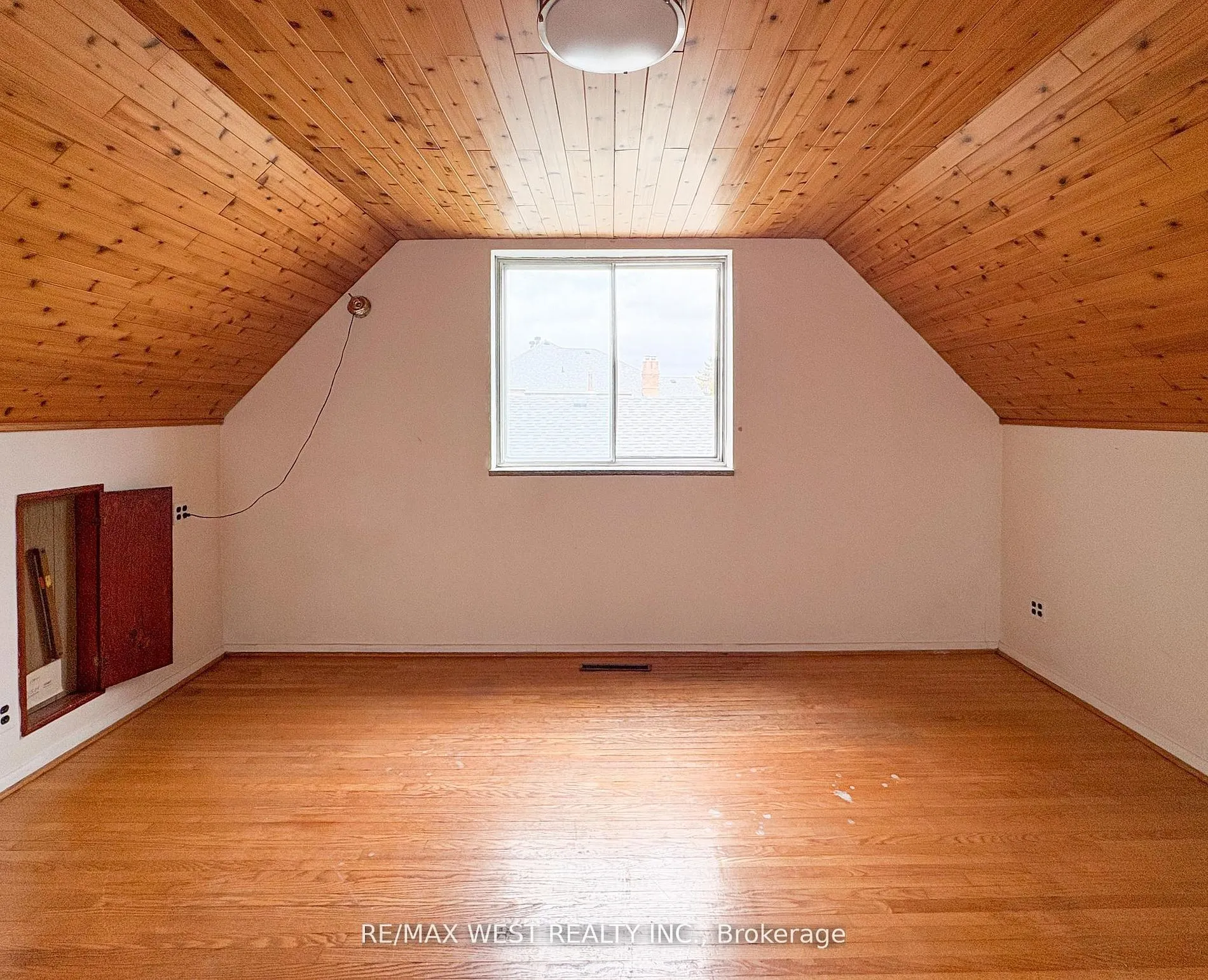32 Broadleaf Road