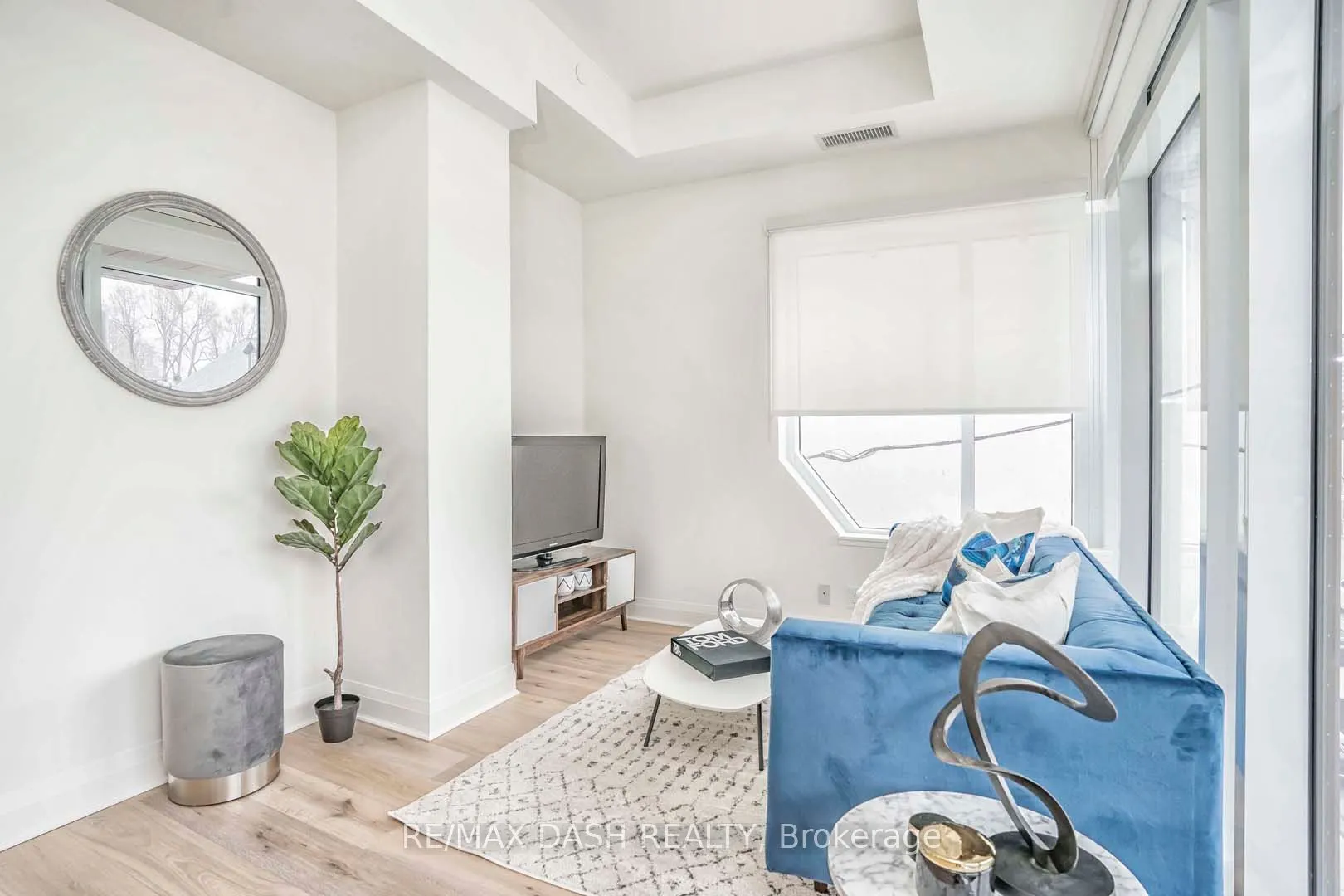 151 Avenue Road #205