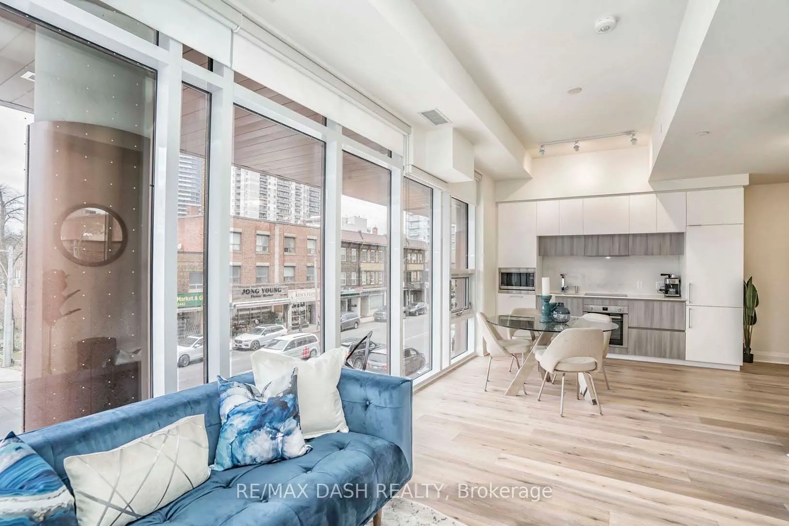 151 Avenue Road #205