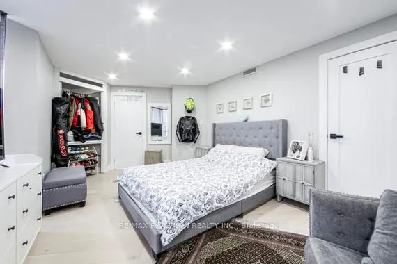 85 Skymark Drive #502