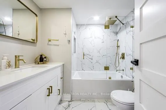 85 Skymark Drive #502