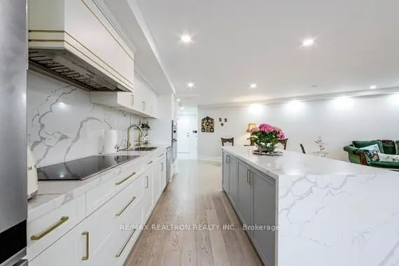 85 Skymark Drive #502