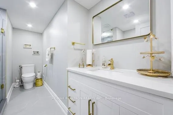 85 Skymark Drive #502