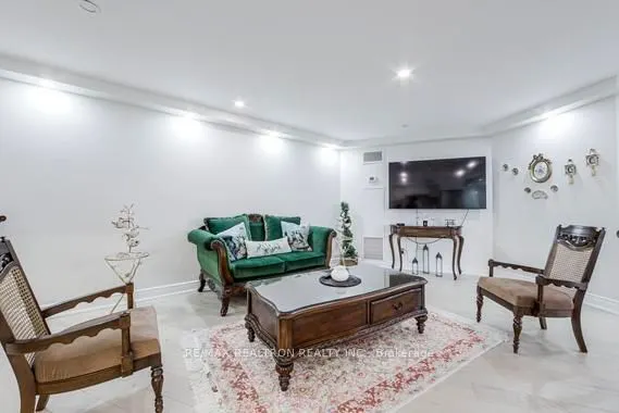 85 Skymark Drive #502