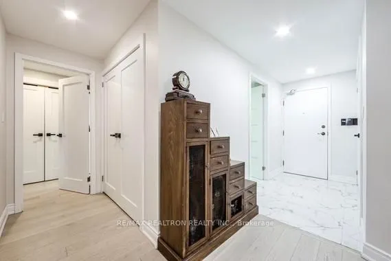 85 Skymark Drive #502