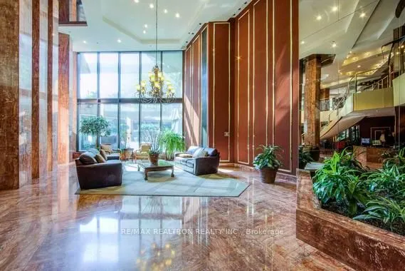 85 Skymark Drive #502