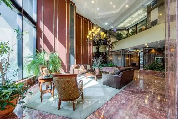 85 Skymark Drive #502