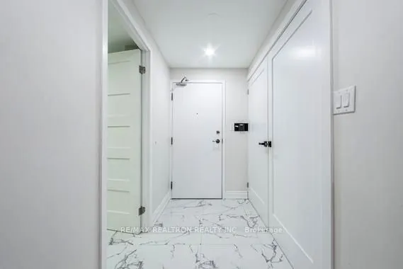 85 Skymark Drive #502