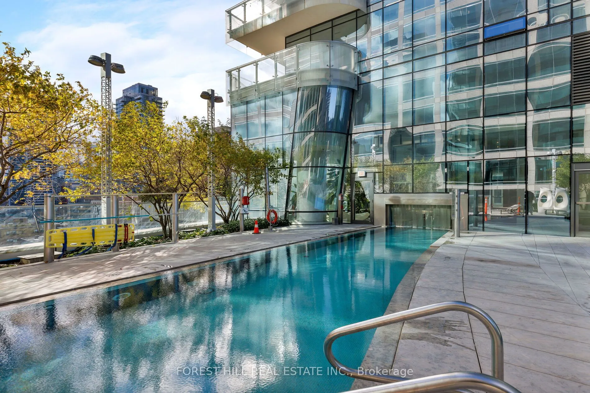 1 Bloor Street E #6805