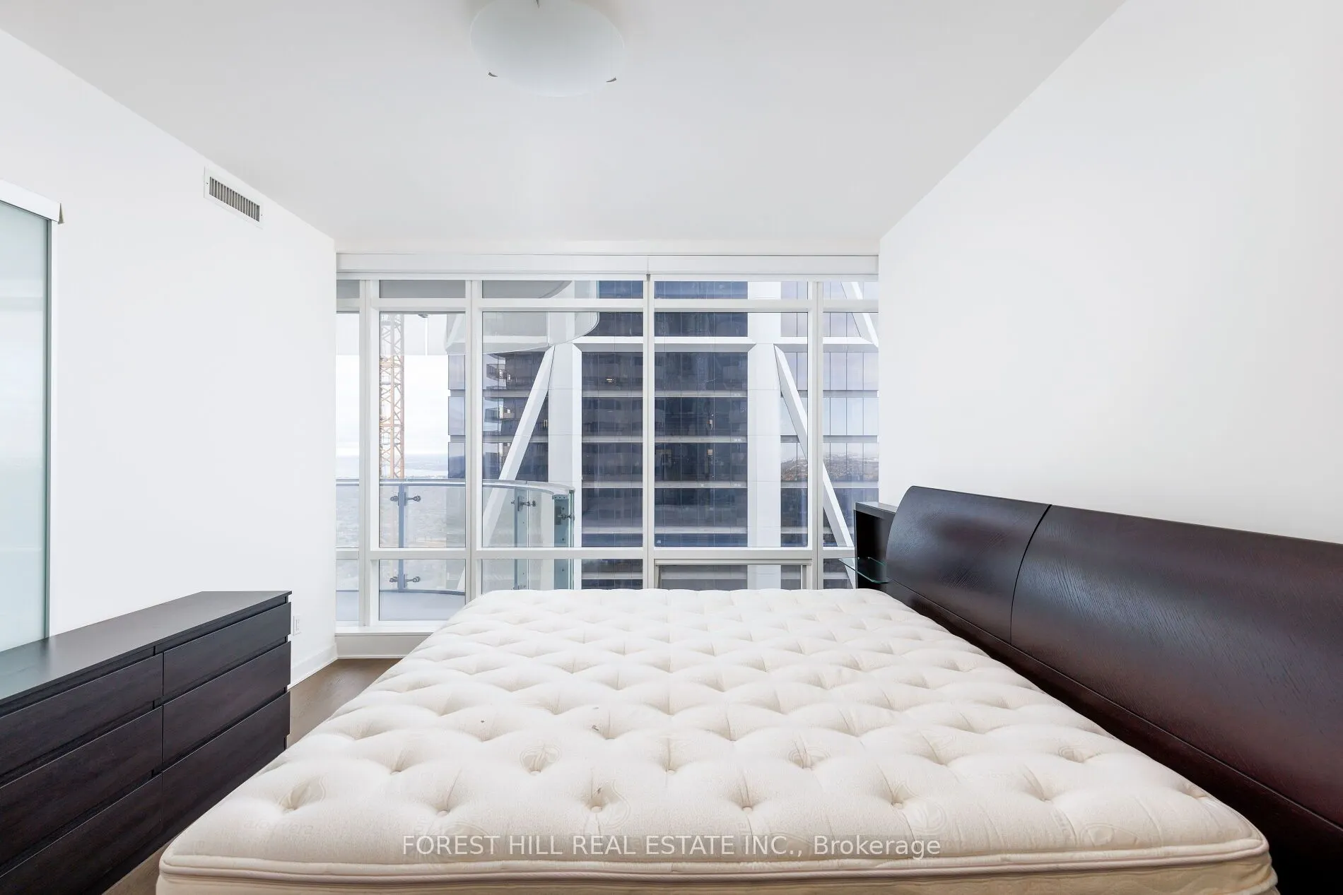 1 Bloor Street E #6805