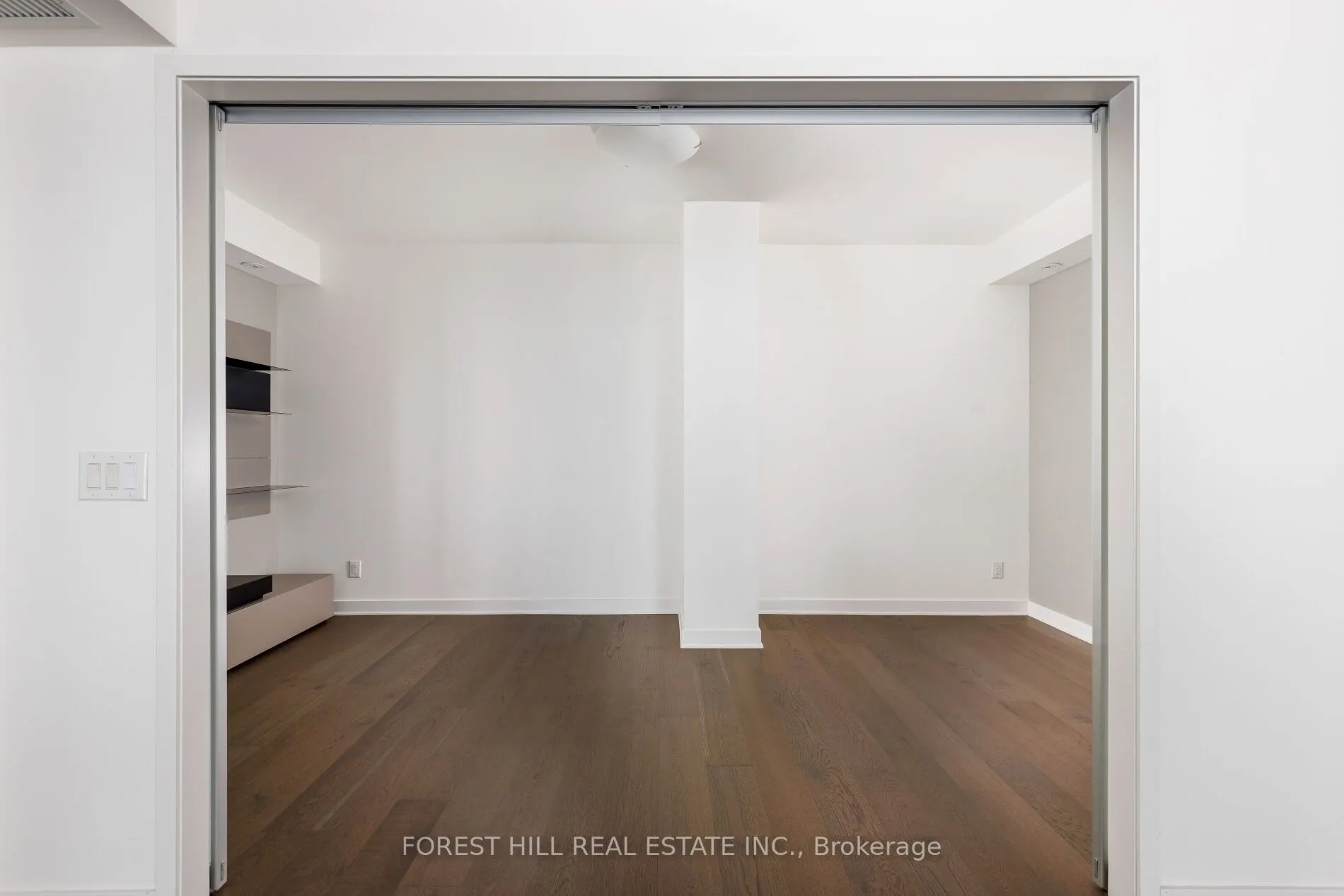 1 Bloor Street E #6805