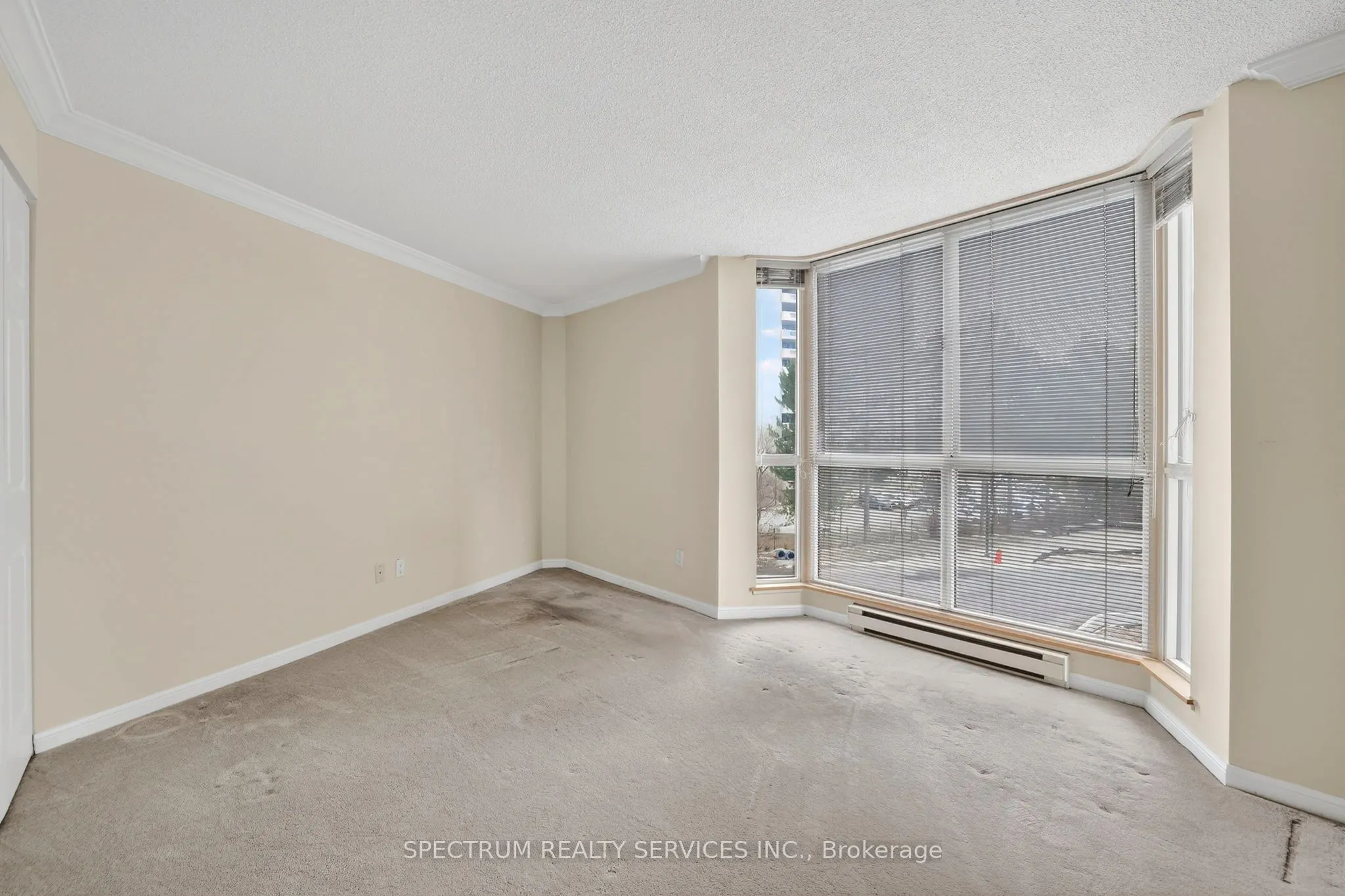 85 Skymark Drive #302