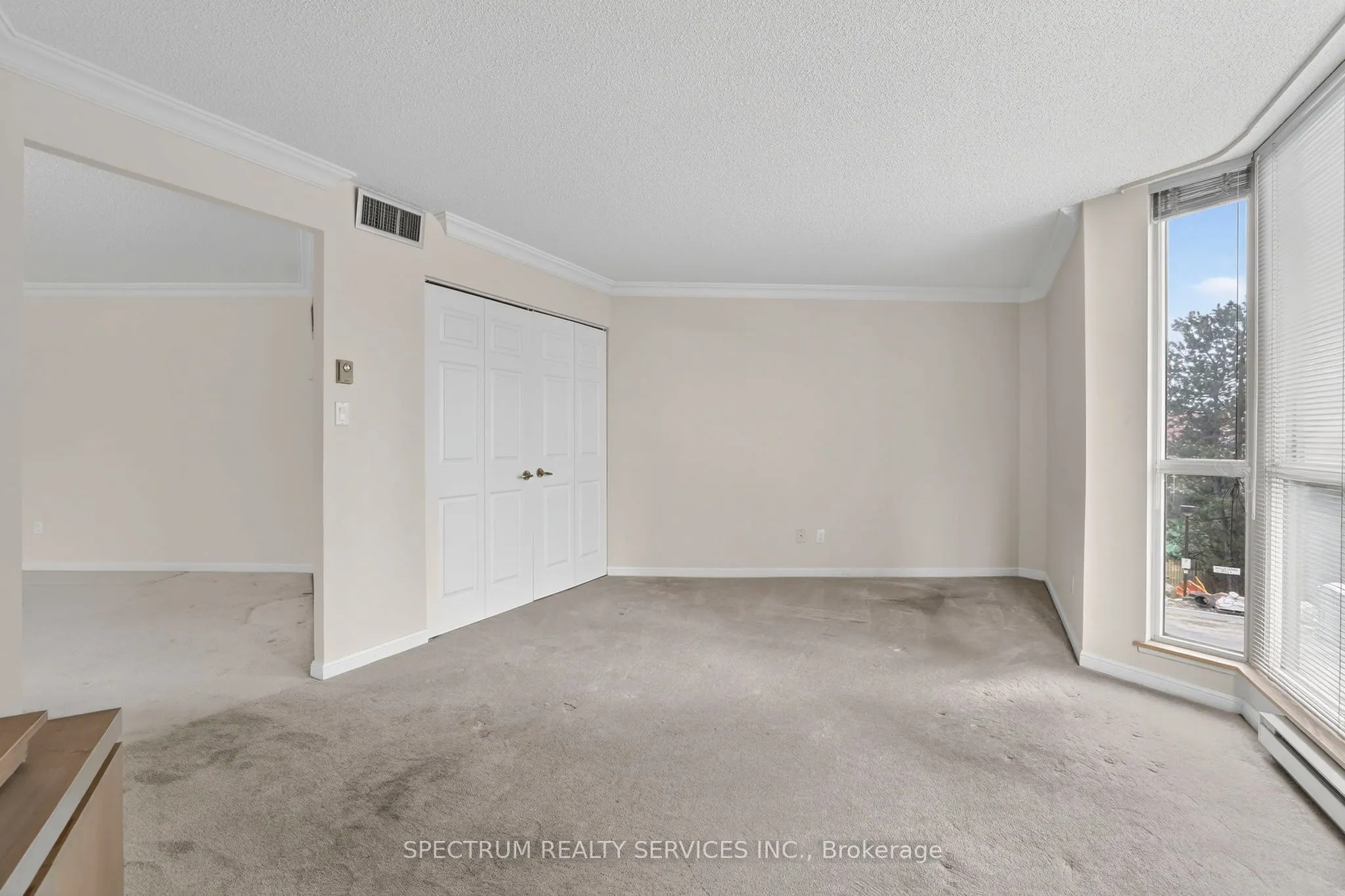 85 Skymark Drive #302