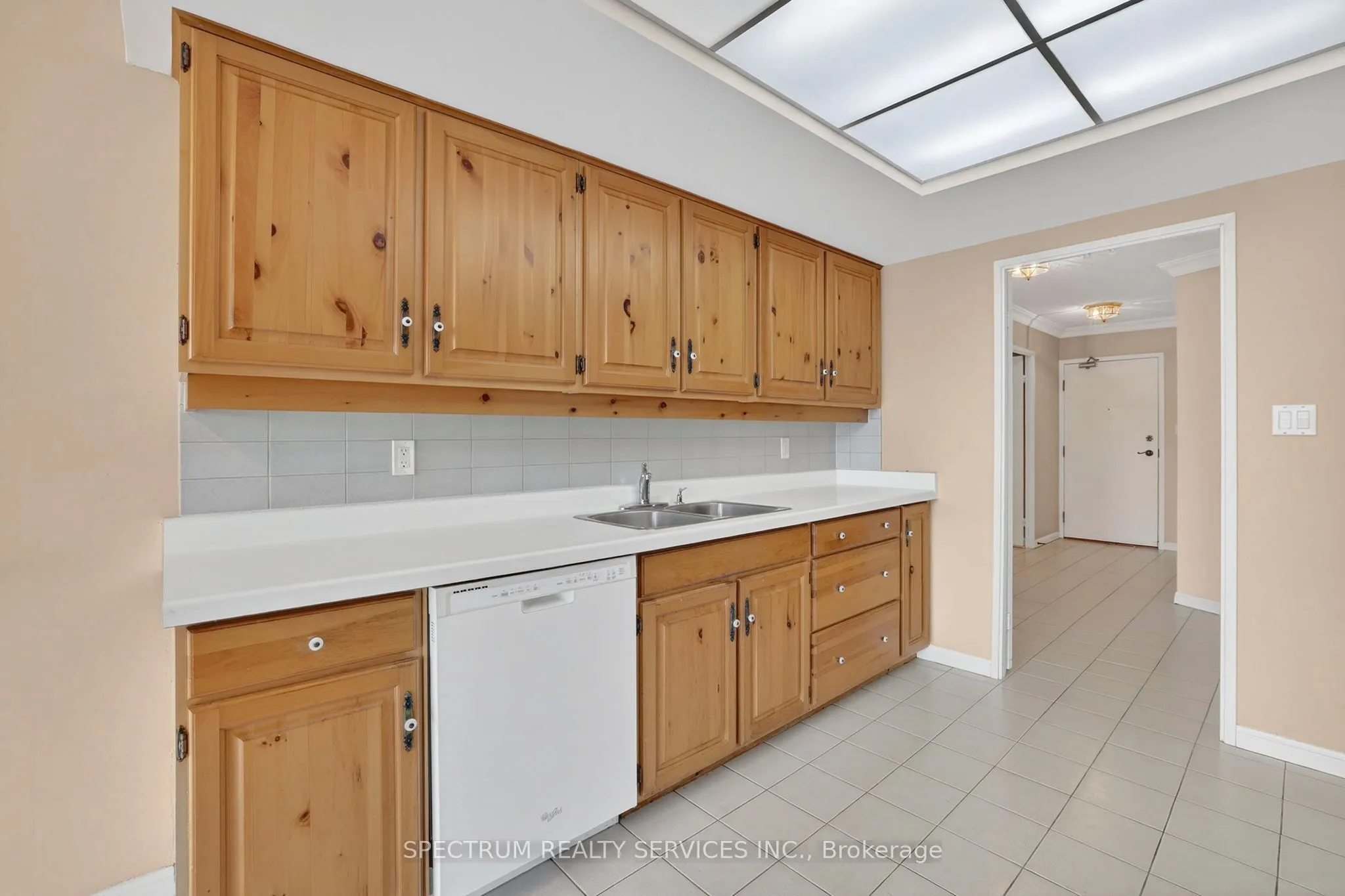 85 Skymark Drive #302