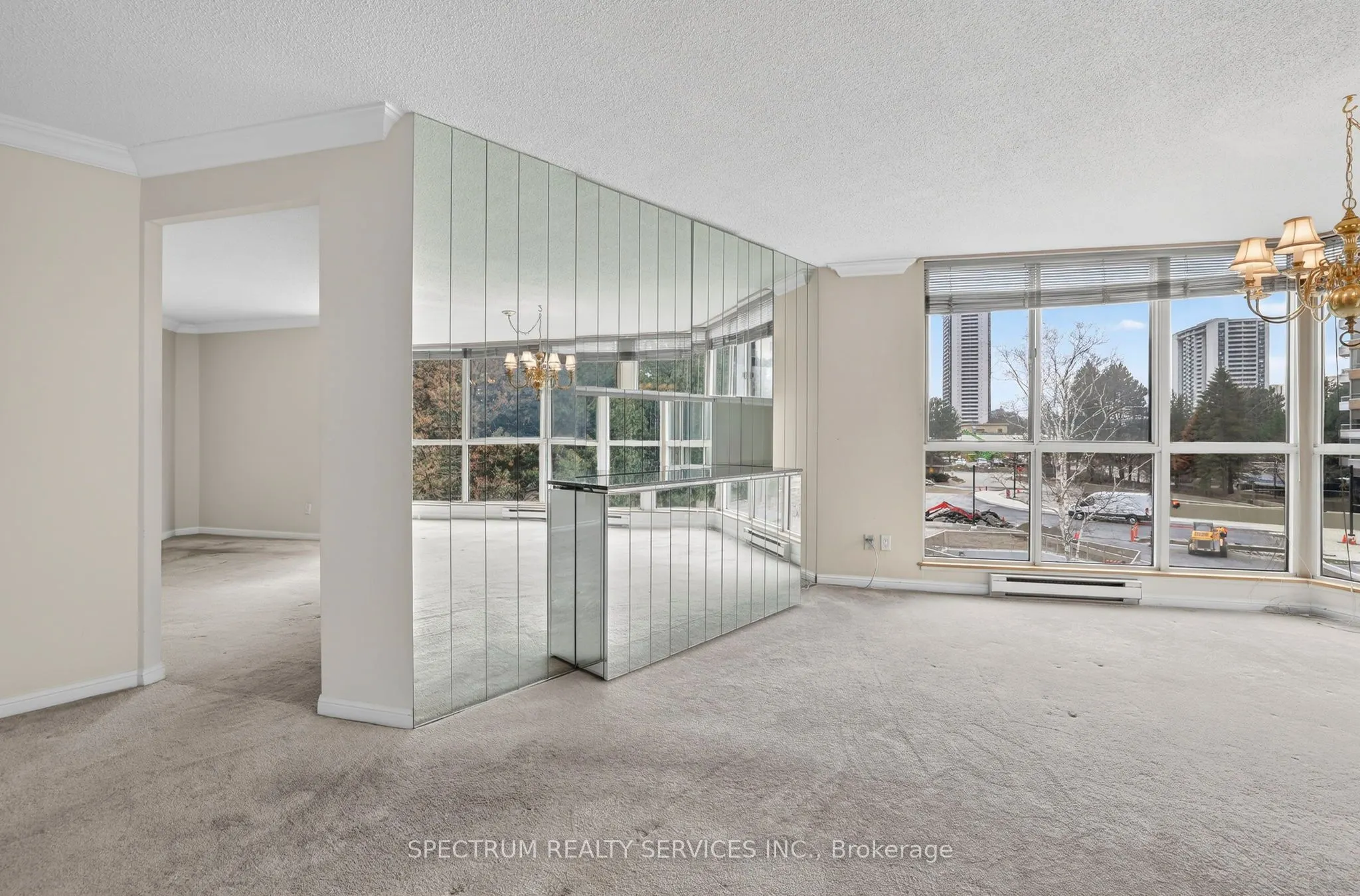 85 Skymark Drive #302
