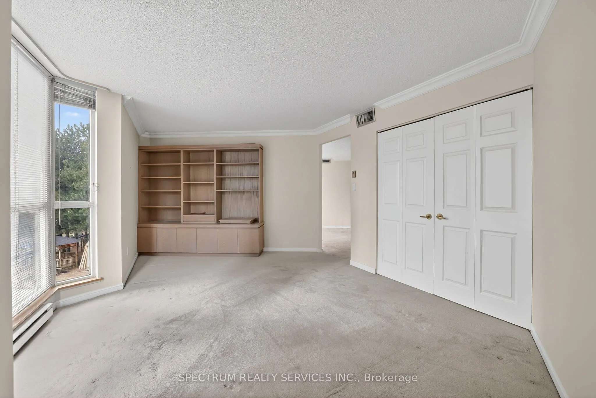 85 Skymark Drive #302