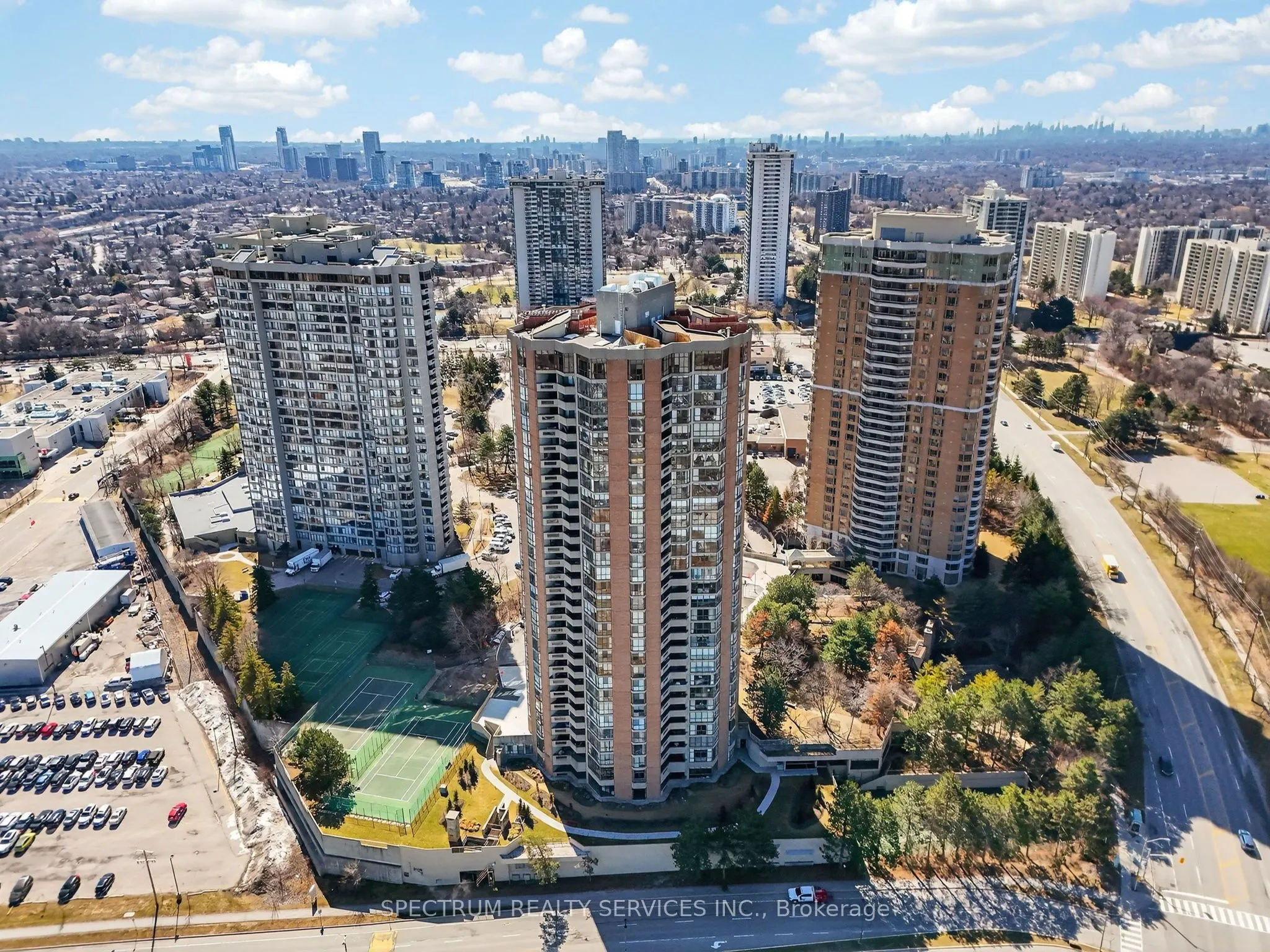 85 Skymark Drive #302