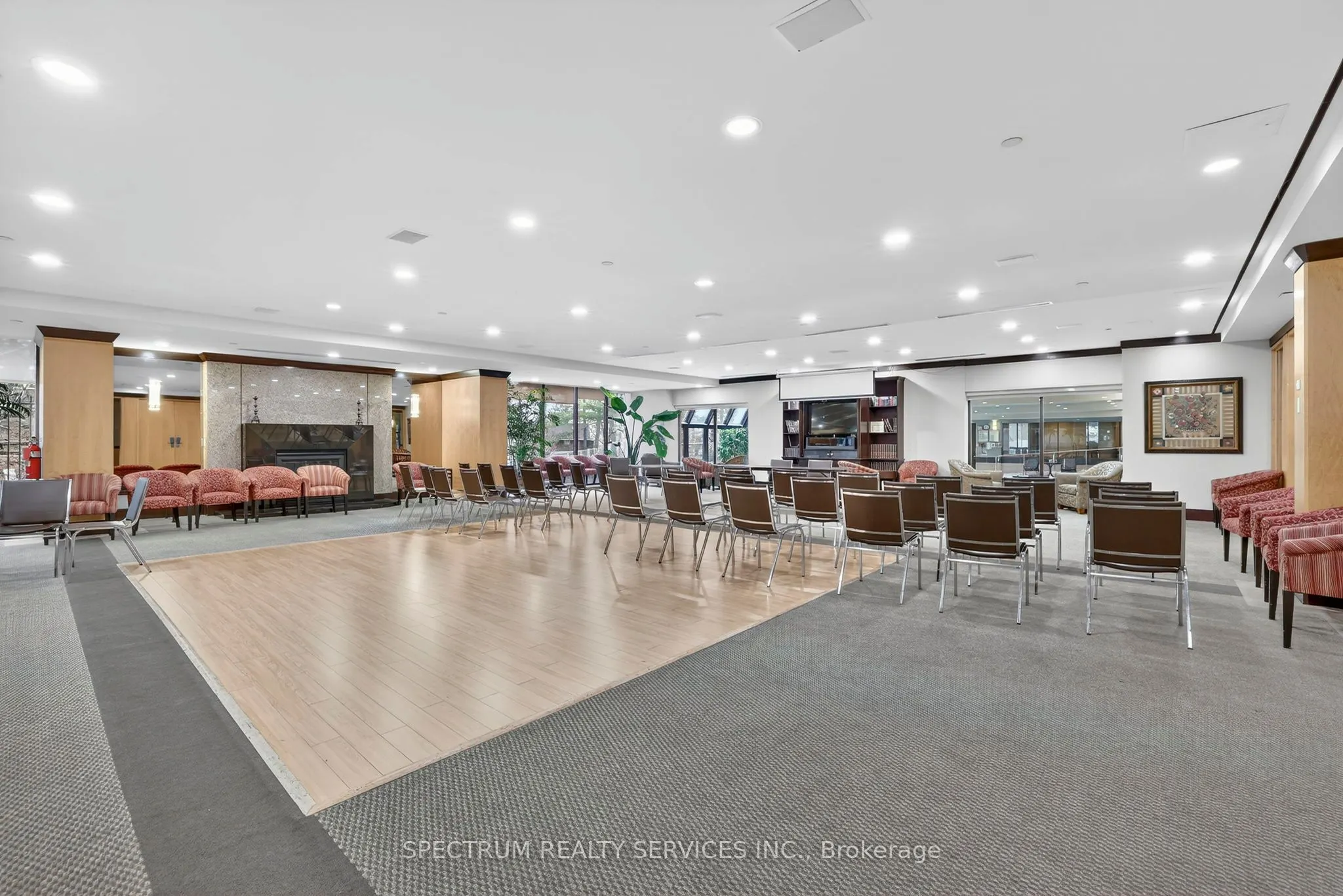 85 Skymark Drive #302