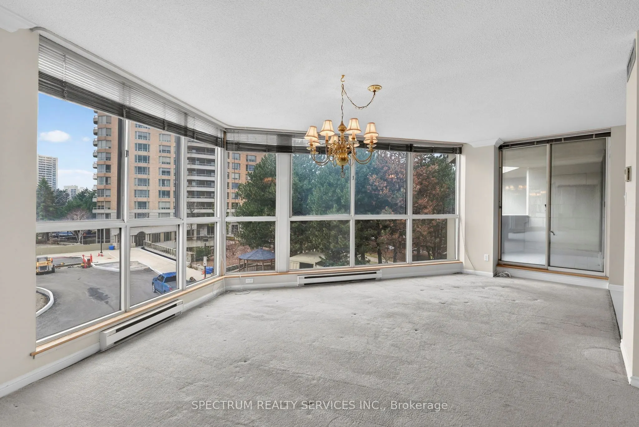85 Skymark Drive #302