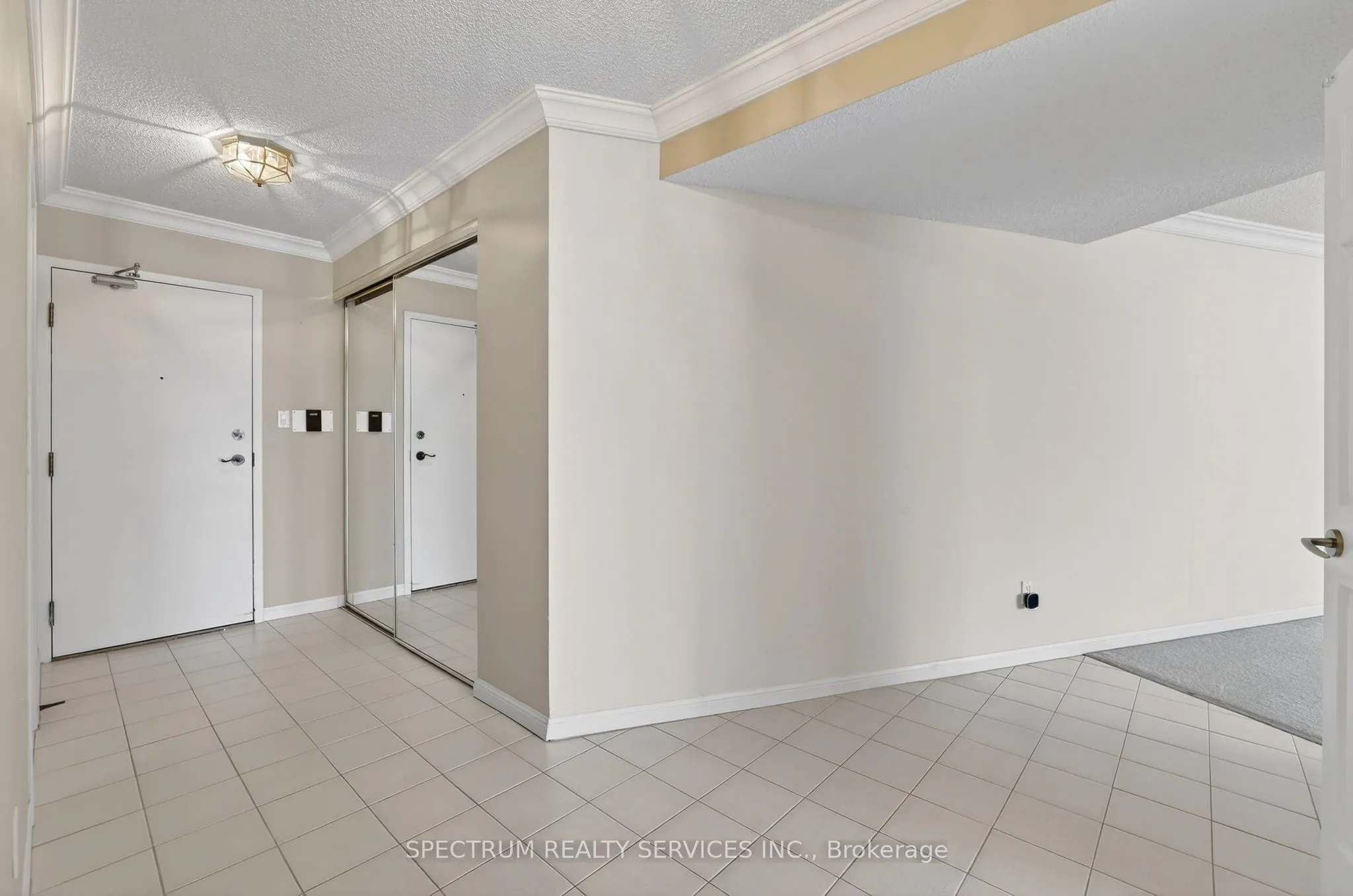 85 Skymark Drive #302