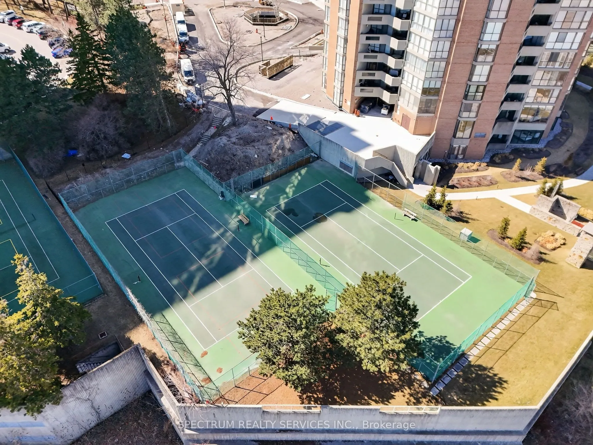 85 Skymark Drive #302