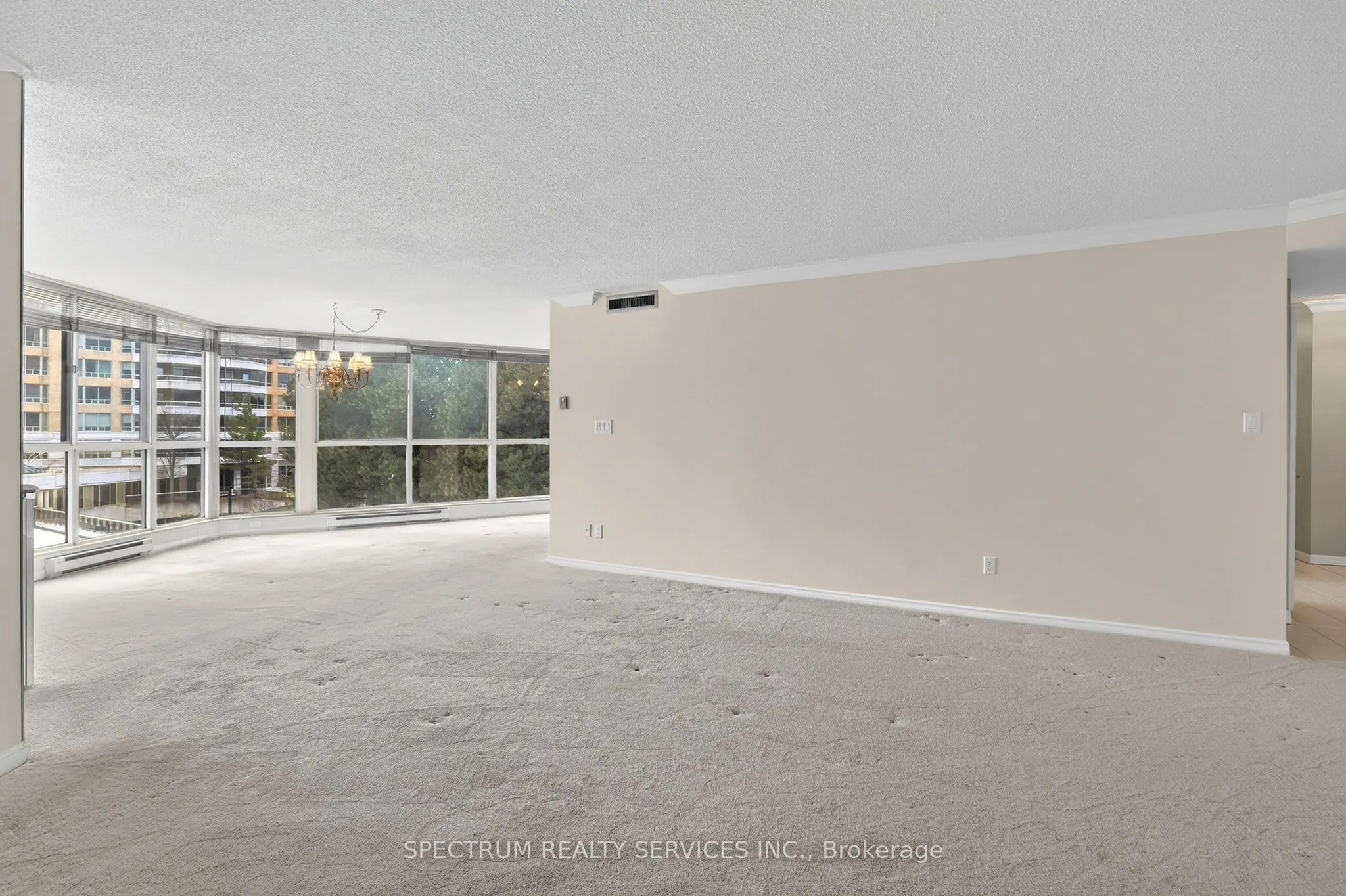 85 Skymark Drive #302
